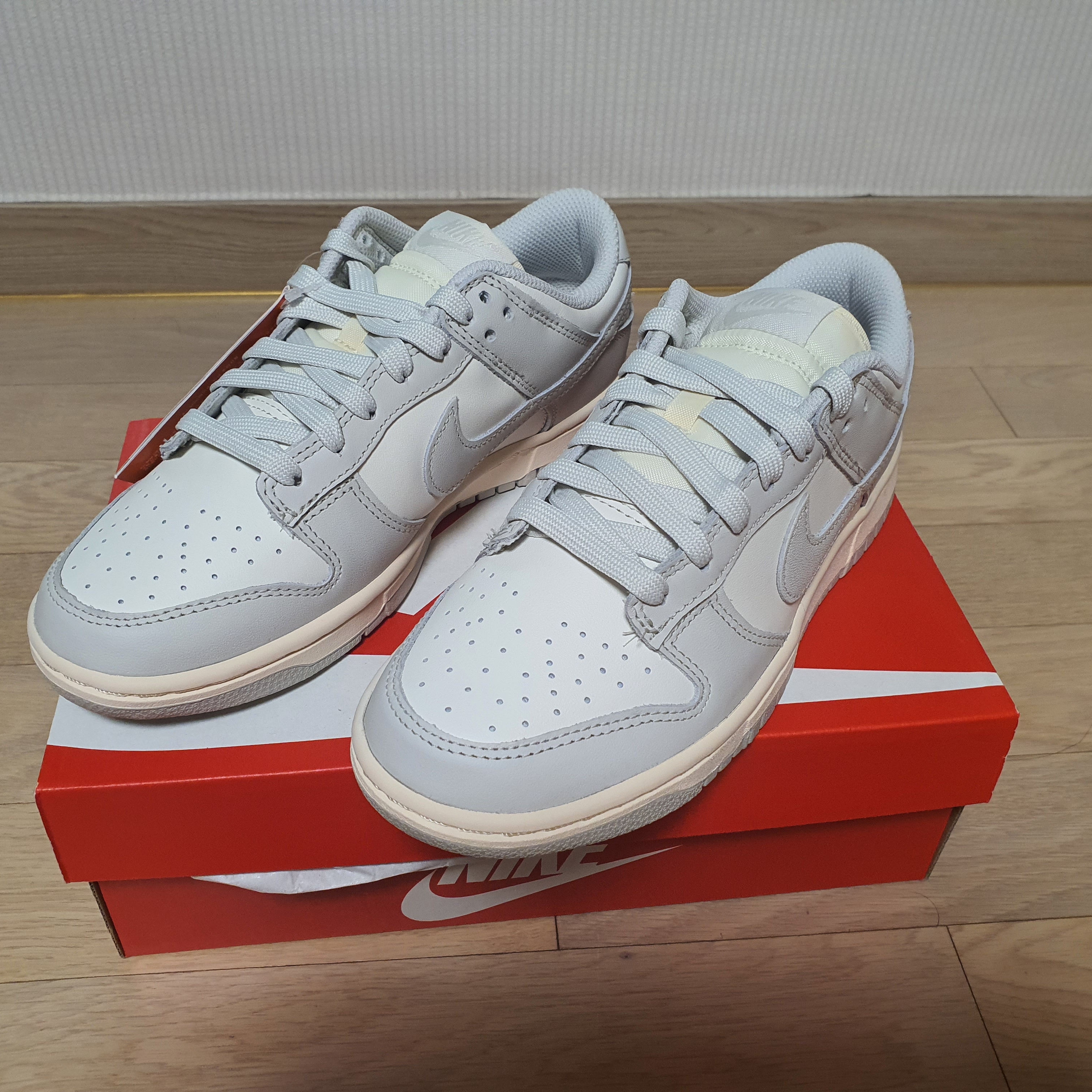 (W) Nike Dunk Low Light Bone 착용 스타일 - 1