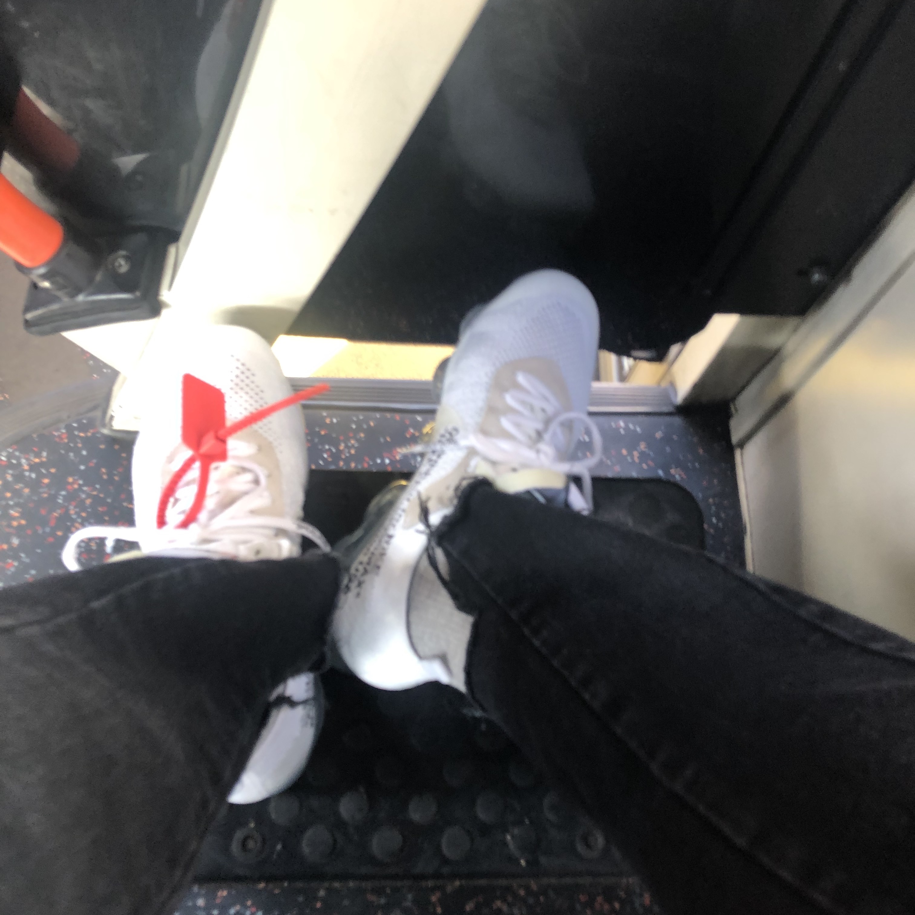 Nike x Off-White Air VaporMax V2 White 착용 스타일 - 1