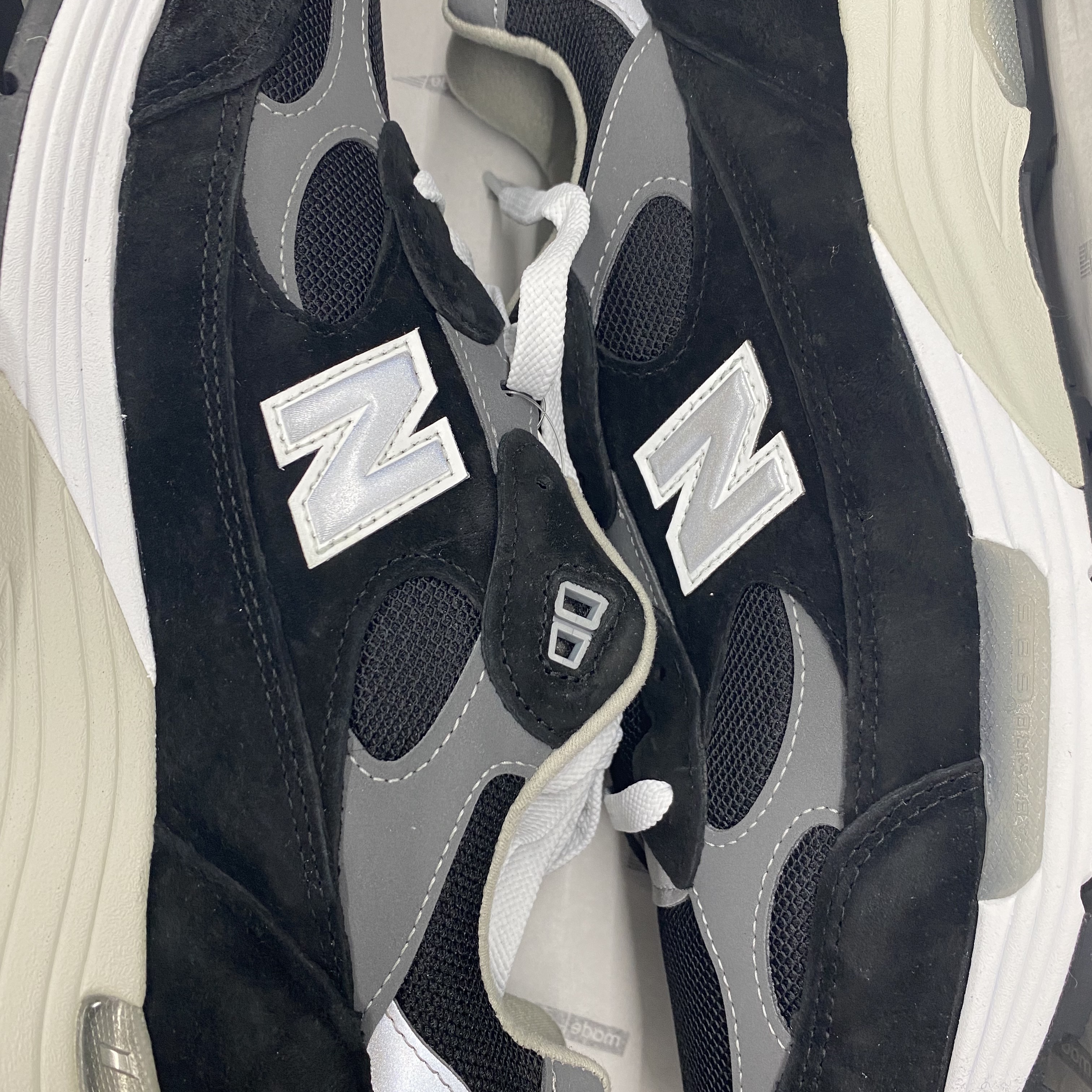 New Balance 992 Made in USA Black Grey 착용 스타일