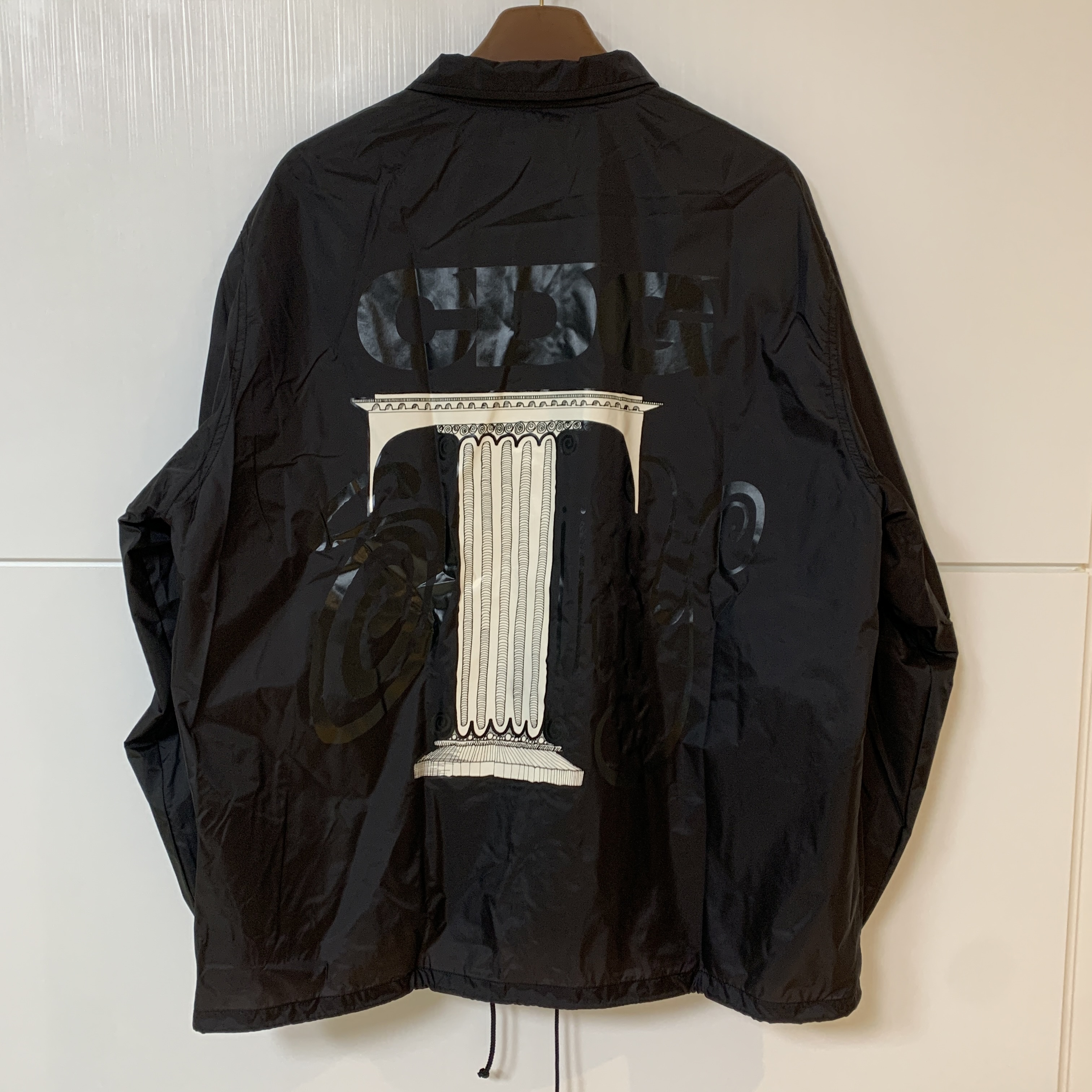 CDG x Stussy Coach Jacket Black 착용 스타일 - 2