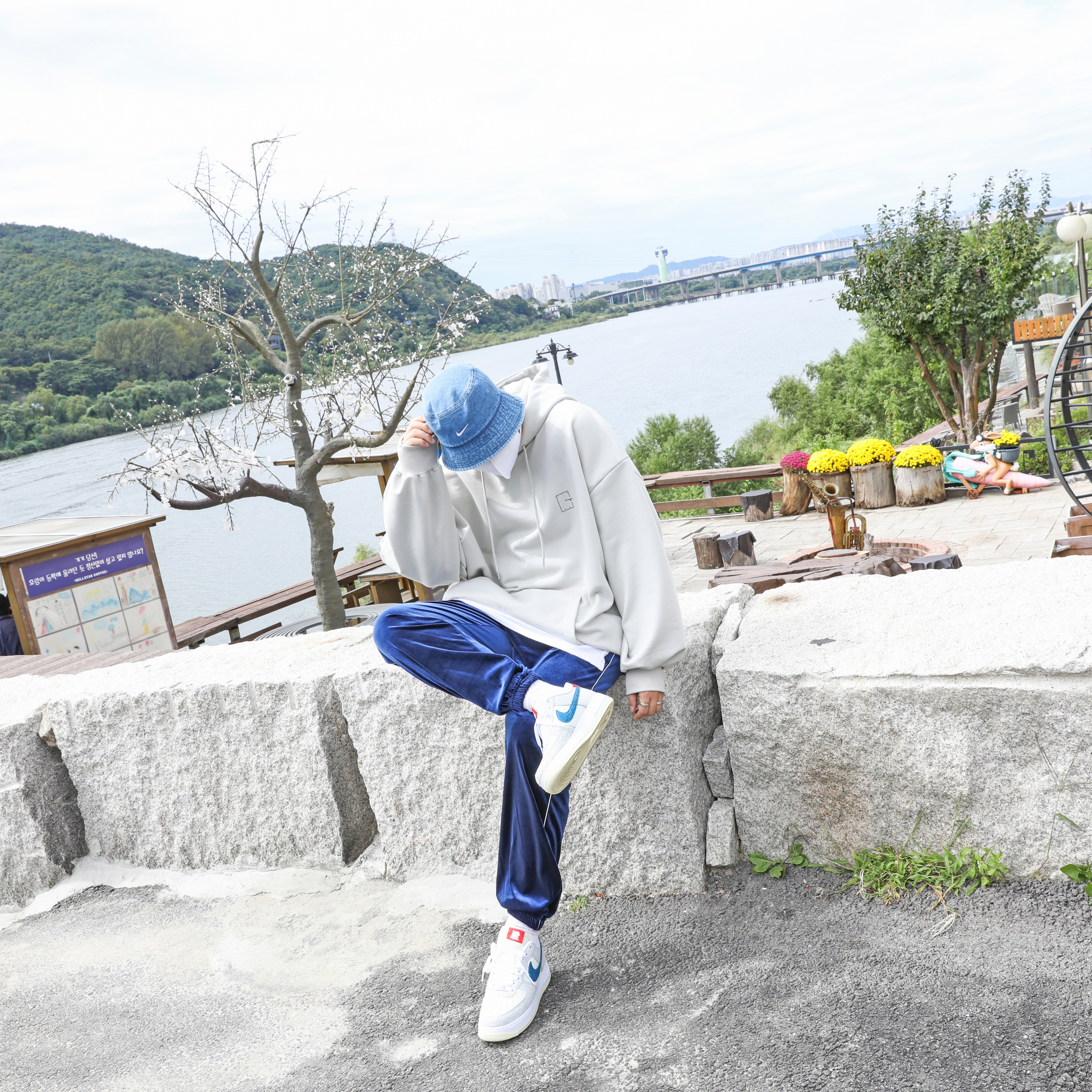 Nike x Undefeated Air Force 1 Low SP 5 On It 착용 스타일 - 3