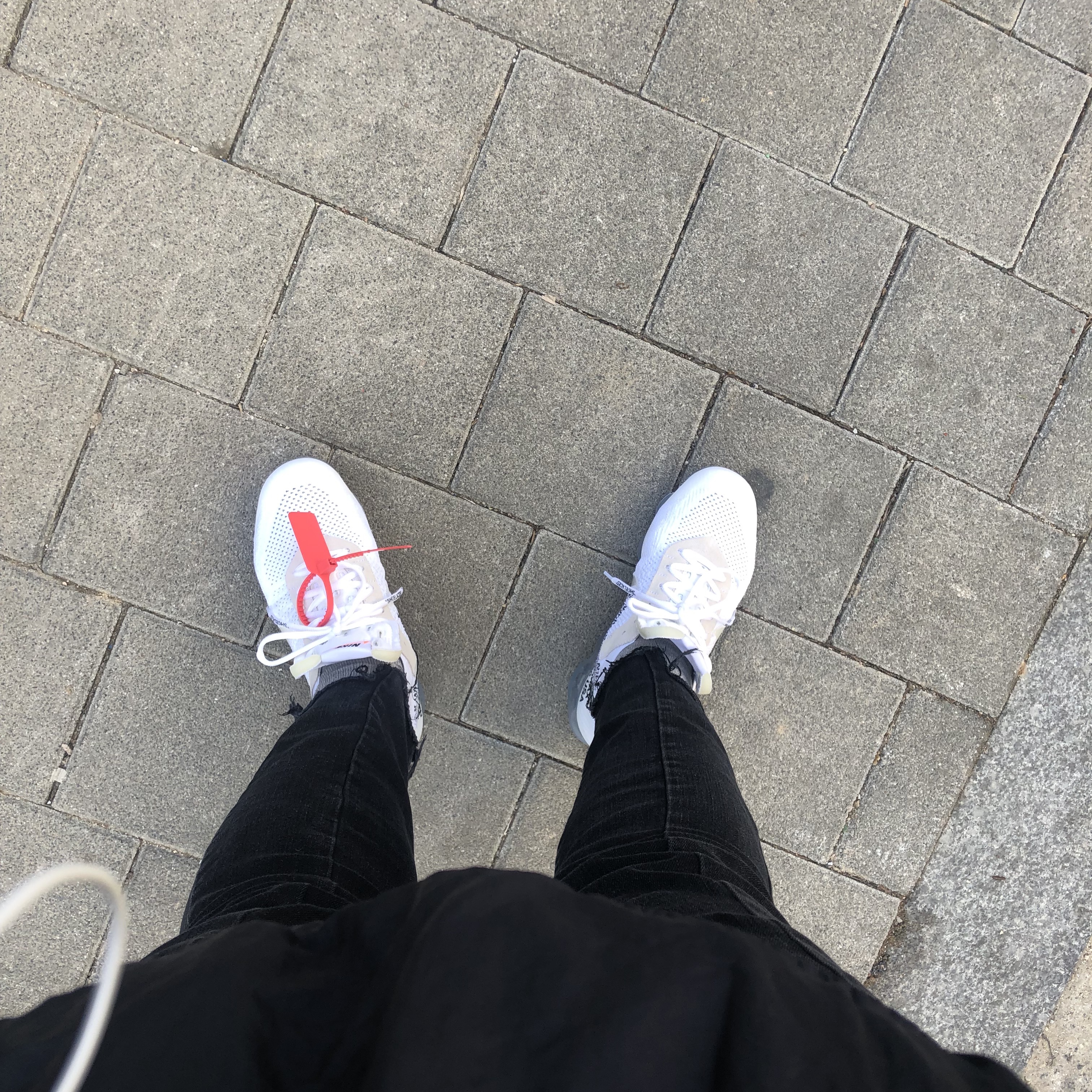 Nike x Off-White Air VaporMax V2 White 착용 스타일 - 3