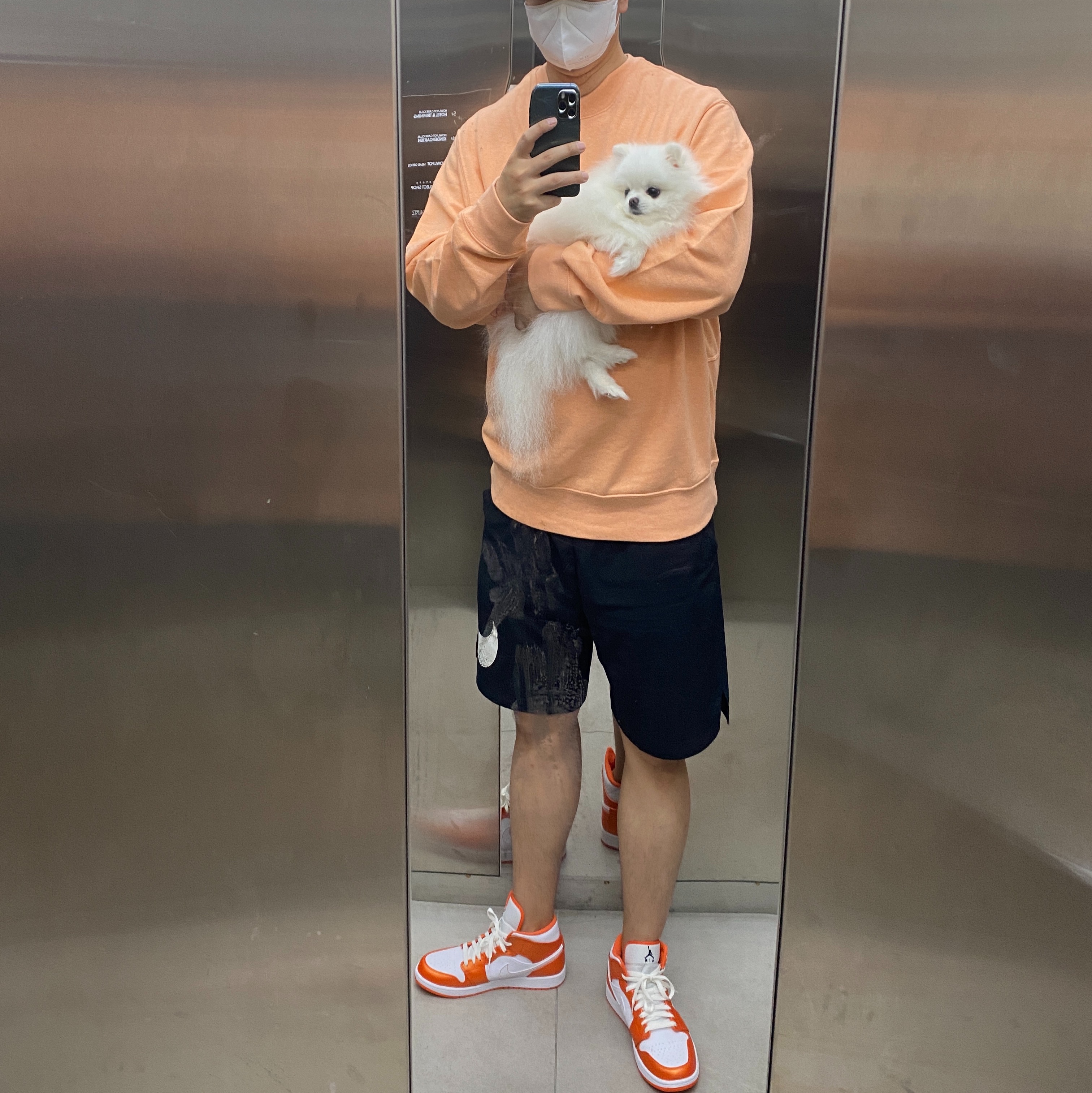 Jordan 1 Mid SE Electro Orange 착용 스타일