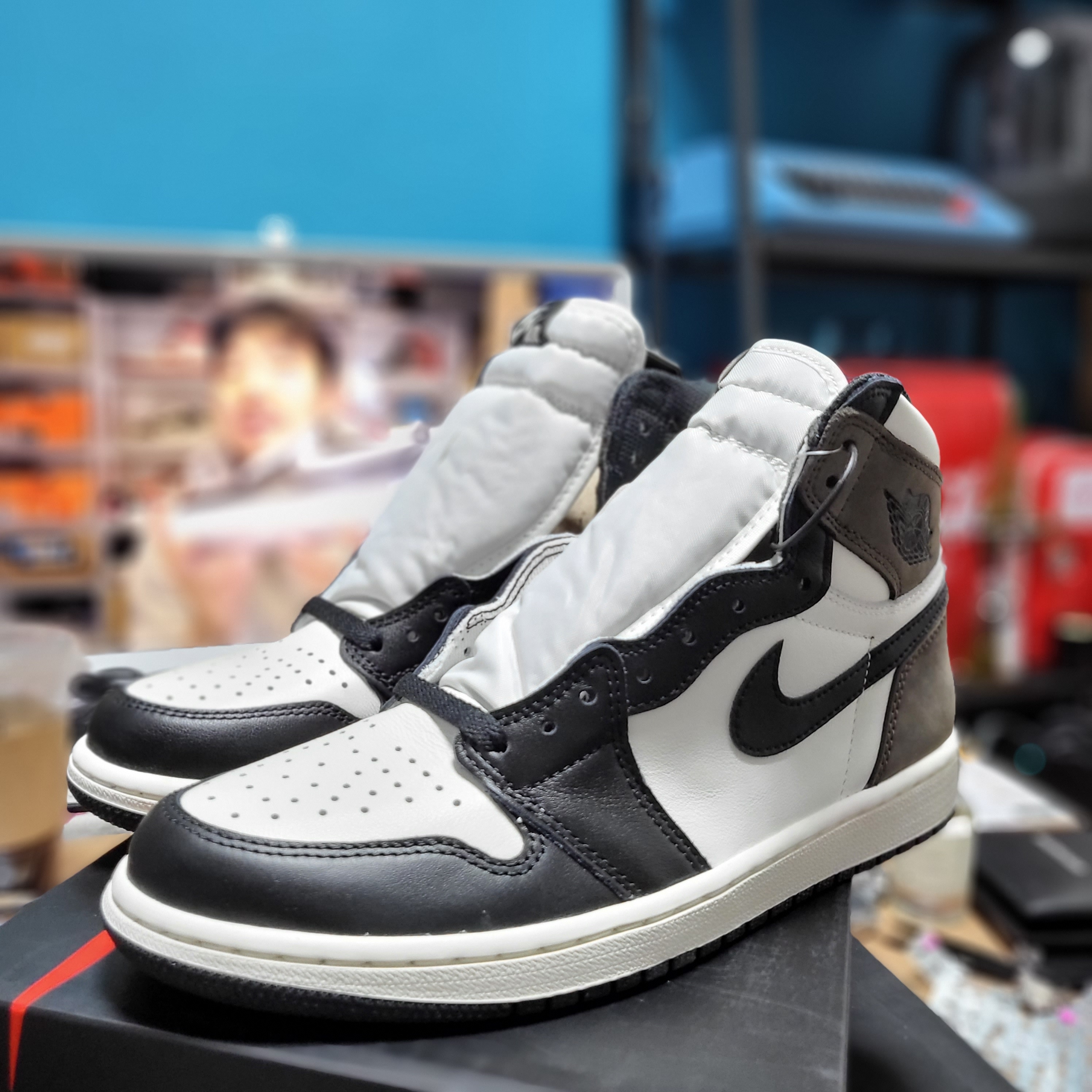 Jordan 1 Retro High OG Black Mocha 착용 스타일