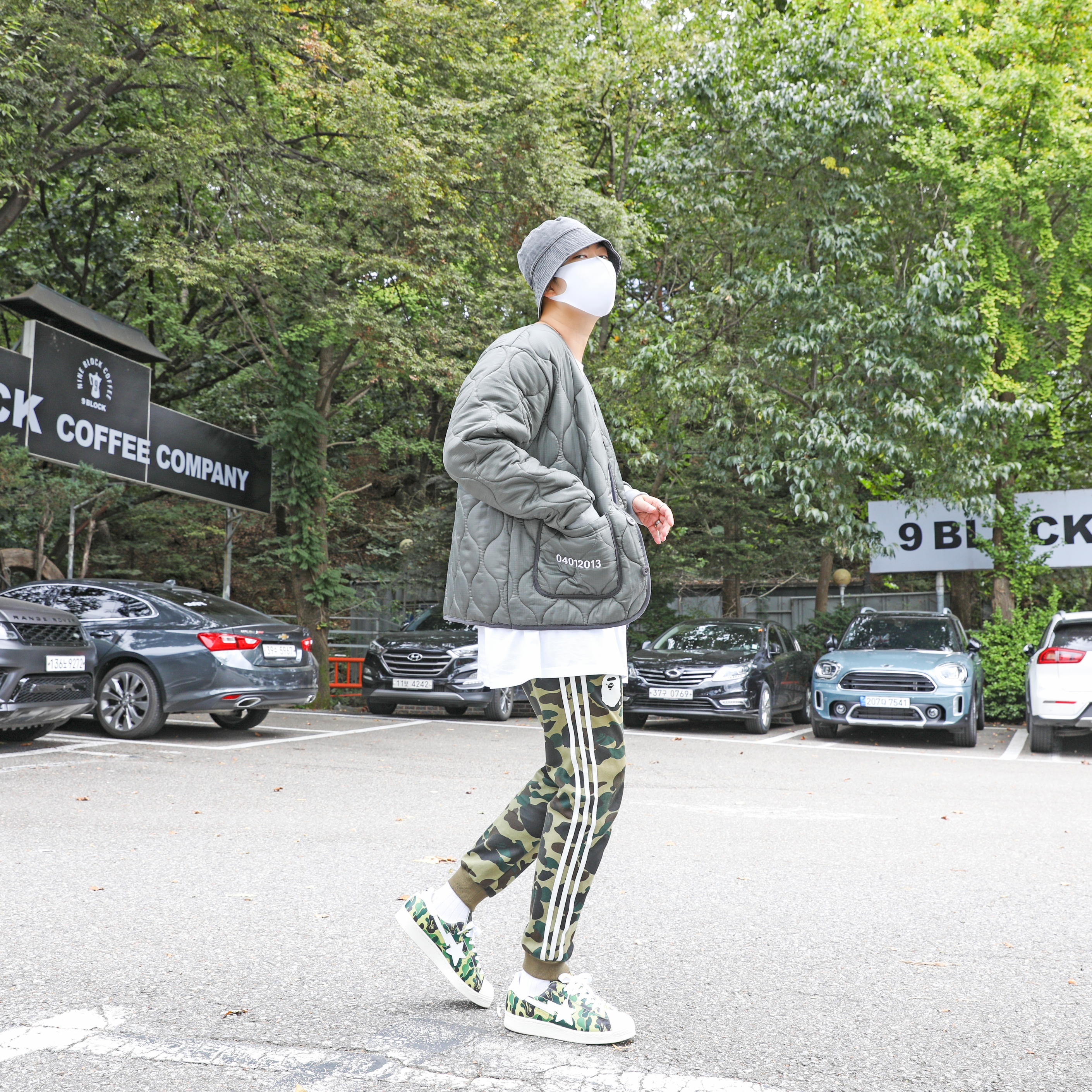 Adidas x BAPE Superstar 80s Green Camo 착용 스타일 - 2