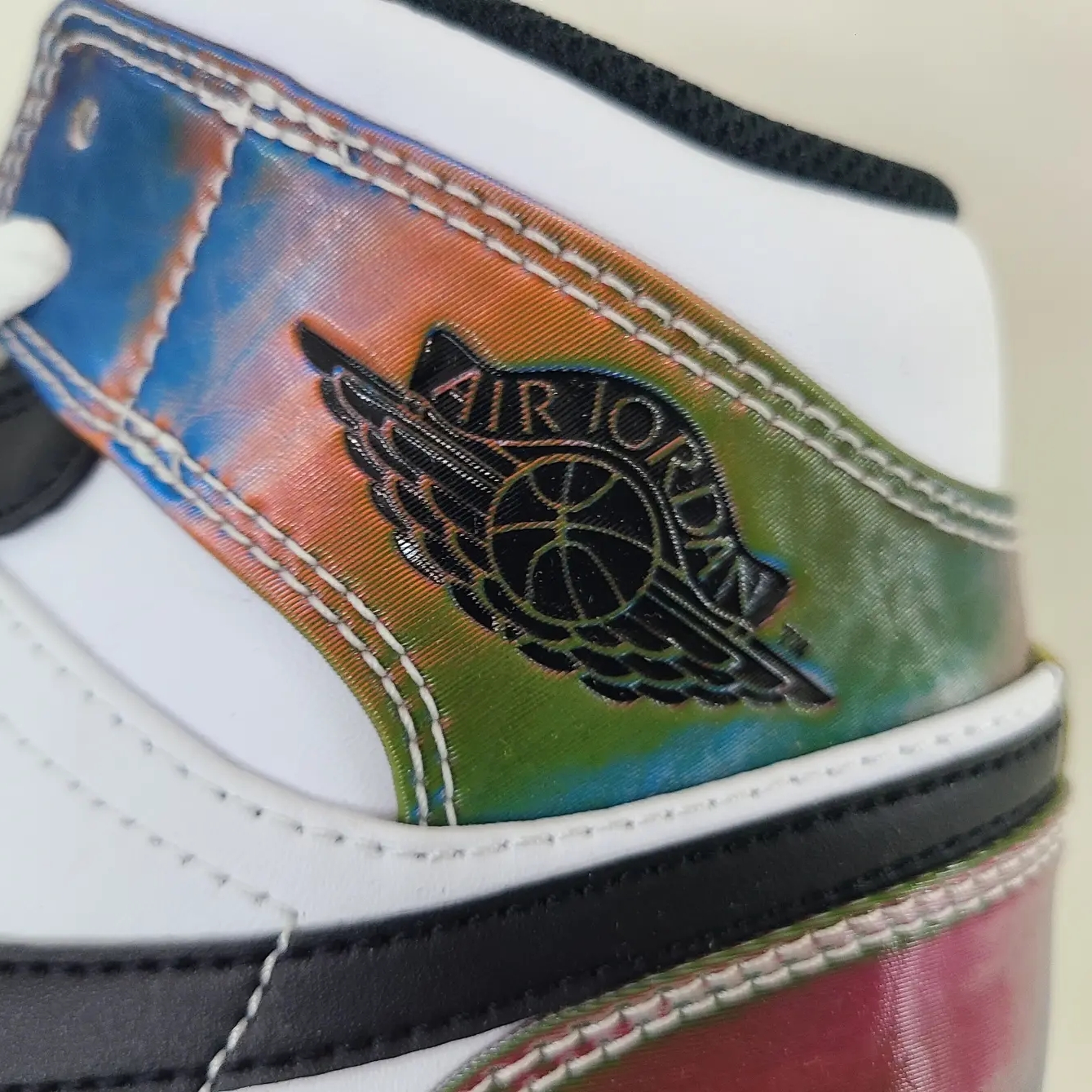 Jordan 1 Mid SE Heat Reactive 착용 스타일 - 3