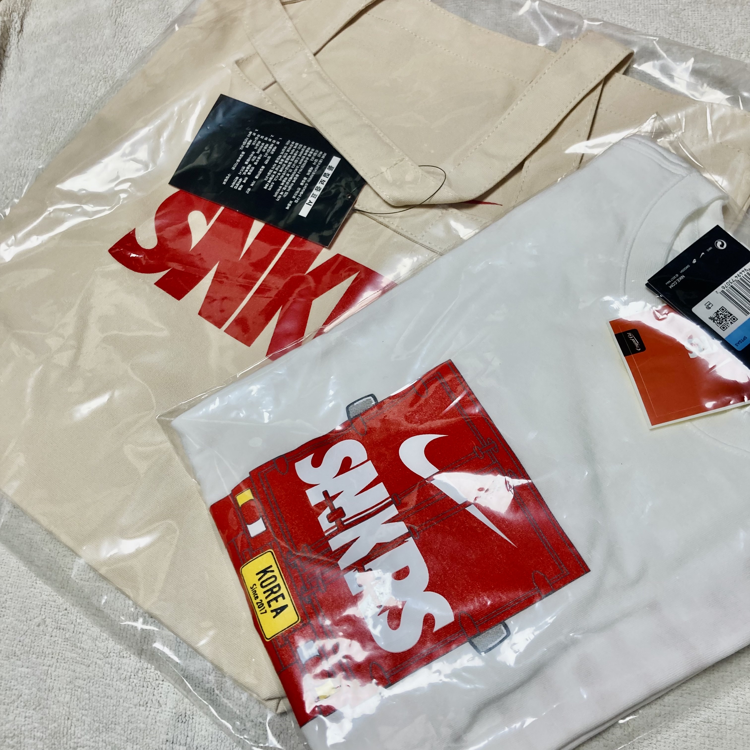 Nike SNKRS 4th Anniversary Members Only T-Shirt White (CZ6366-100) 착용 스타일