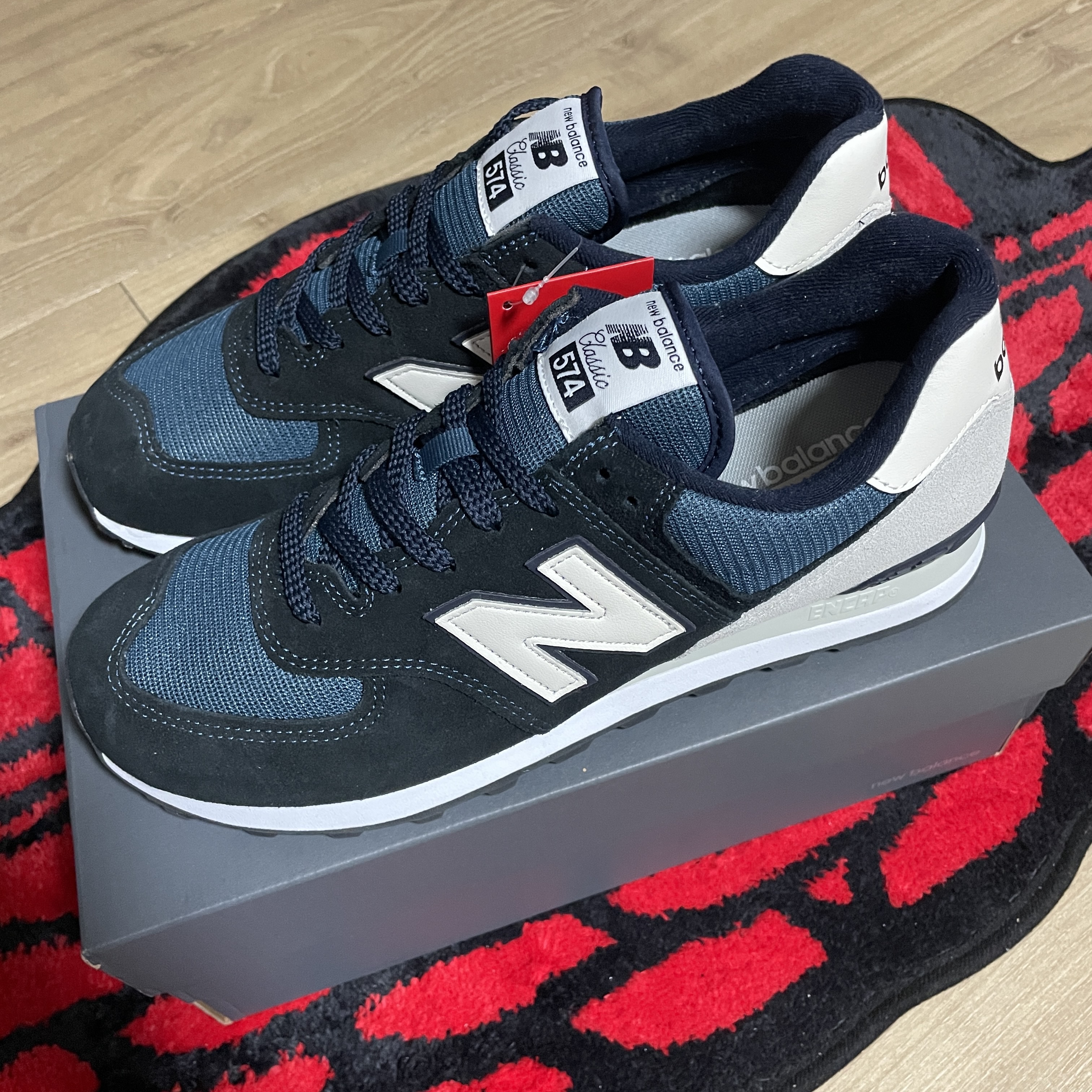 New Balance 574 Classic Navy 착용 스타일 - 1