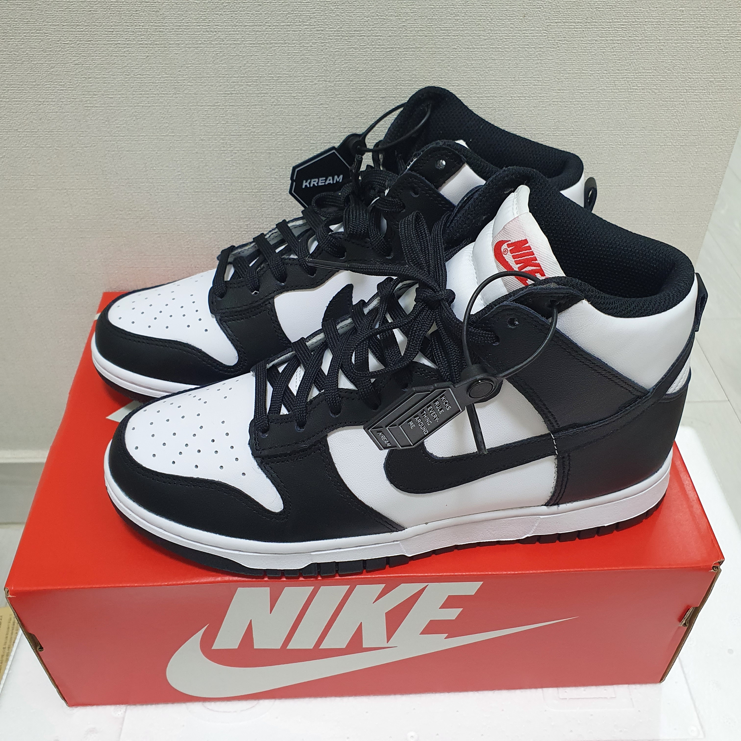 Nike Dunk High Retro Black and White 착용 스타일