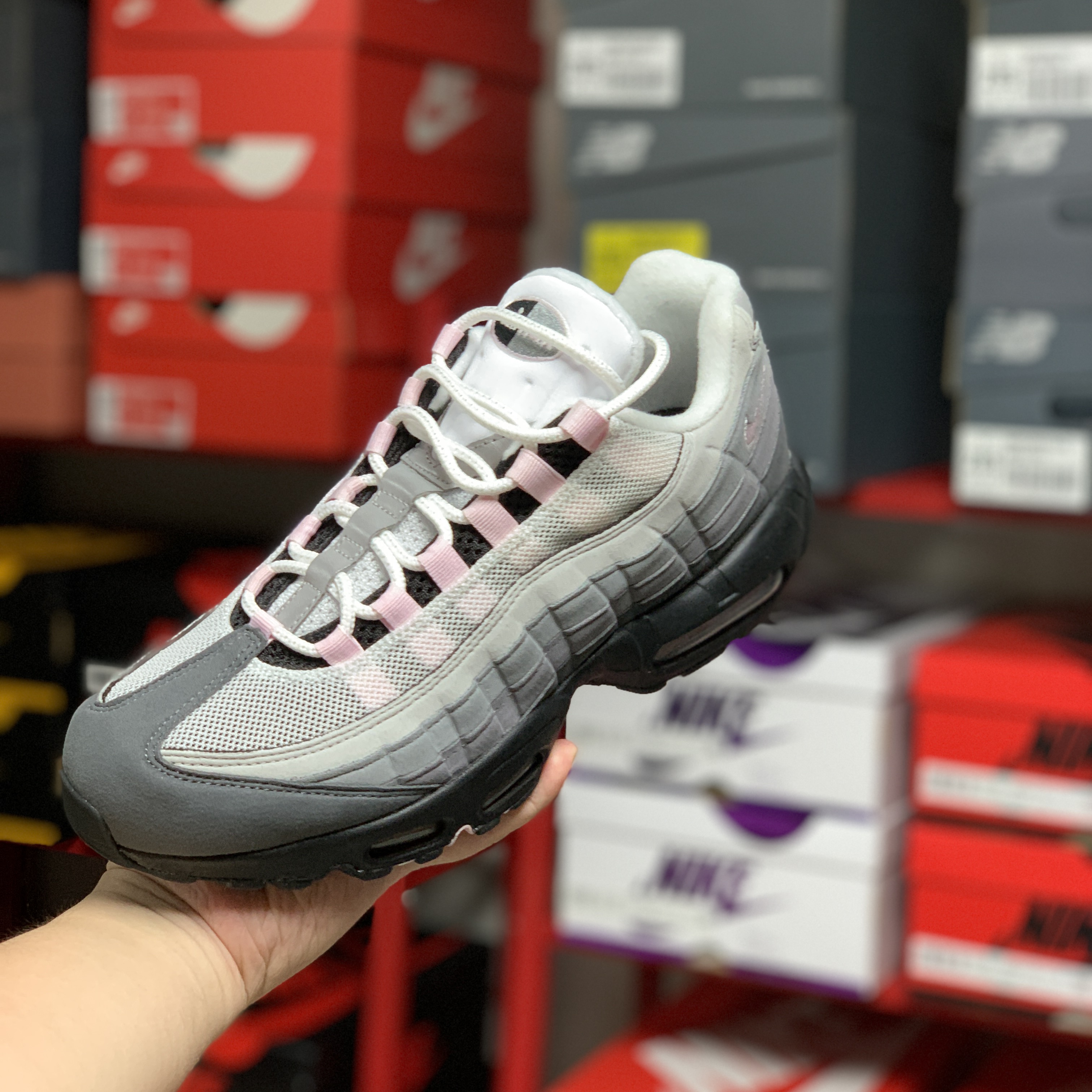 Nike Air Max 95 Gunsmoke Pink Foam 착용 스타일 - 1