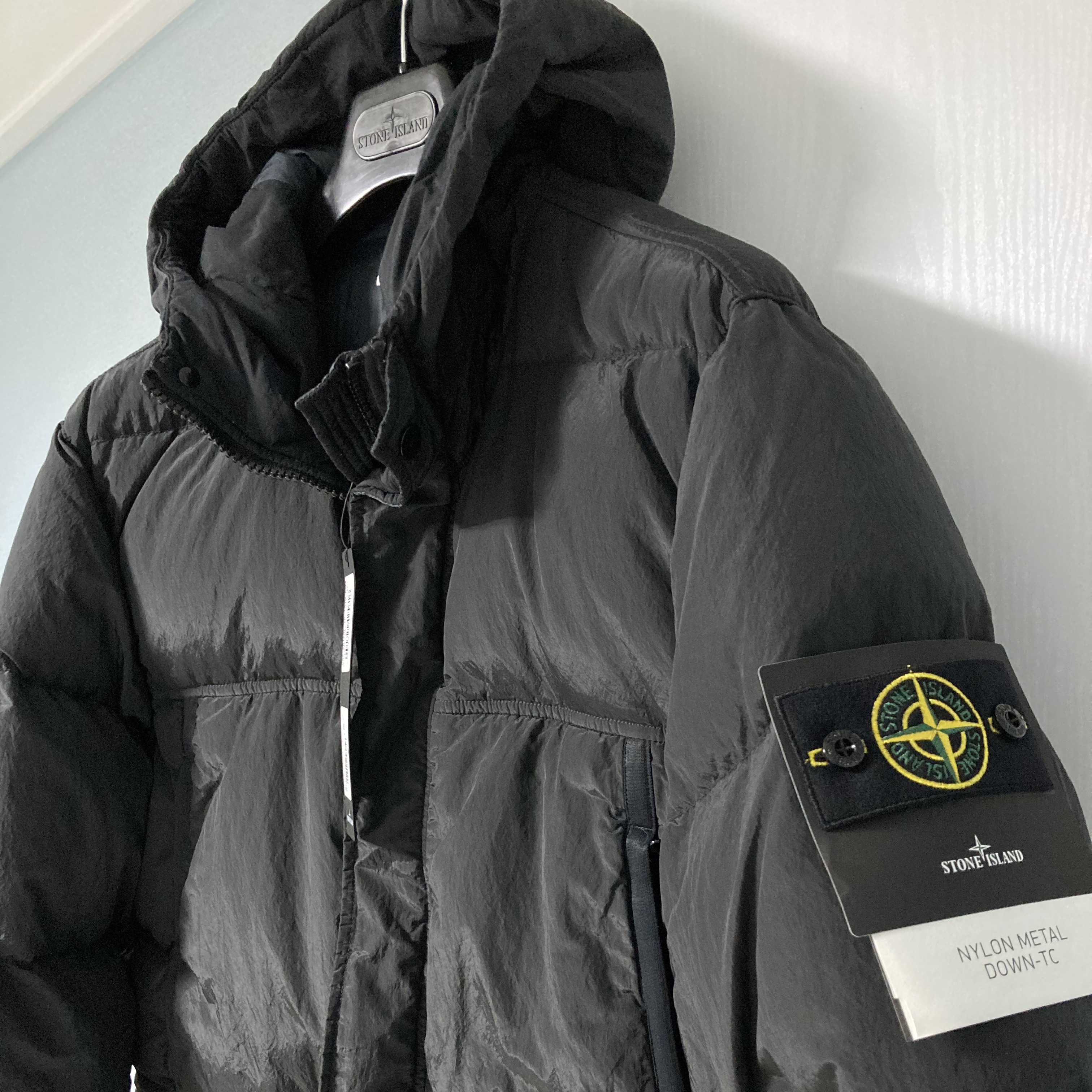 Stone Island 44508 Nylon Metal Down-TC Jacket Dark Grey - 21FW 착용 스타일 - 2