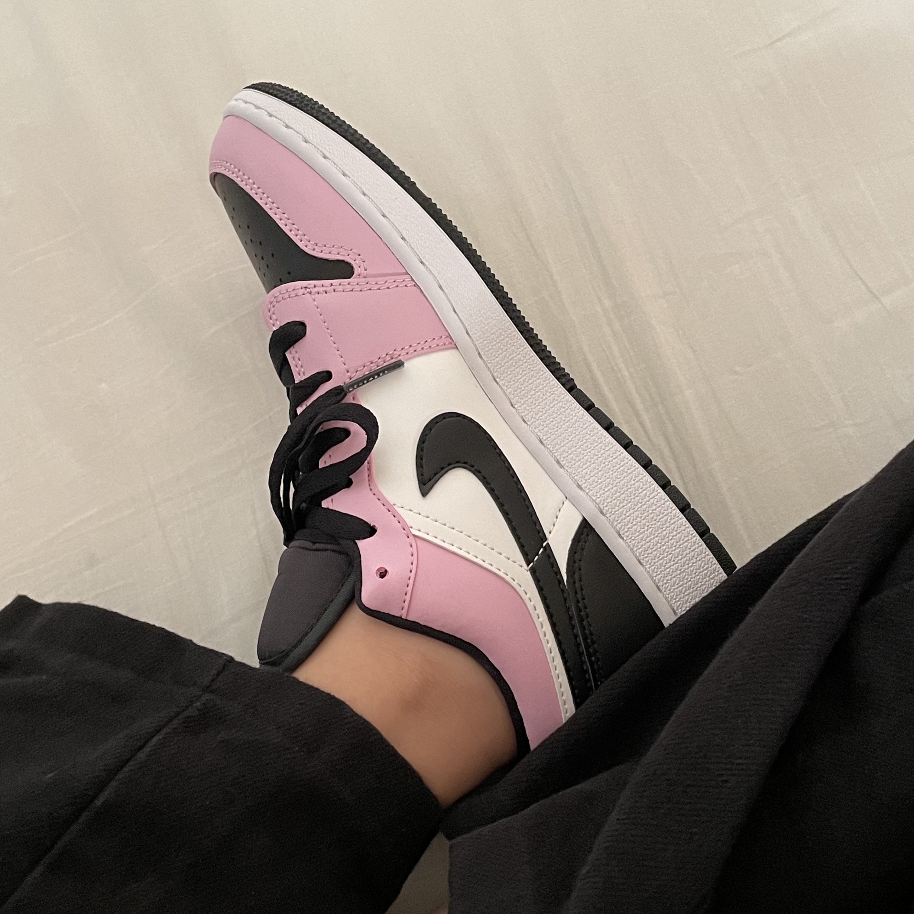 (GS) Jordan 1 Low Light Arctic Pink 착용 스타일 - 3