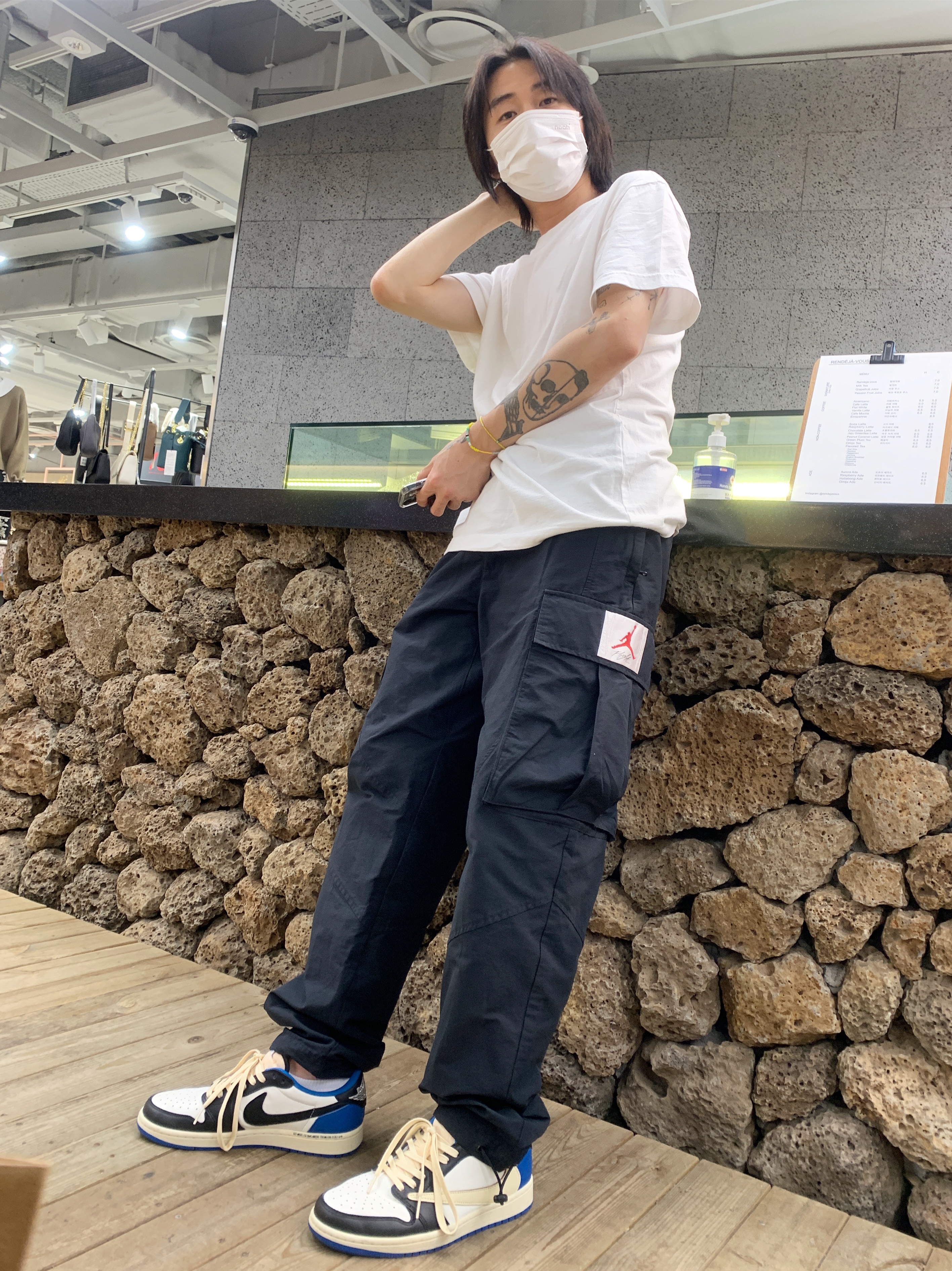 Jordan 1 x Travis Scott x Fragment Retro Low OG SP Military Blue 착용 스타일