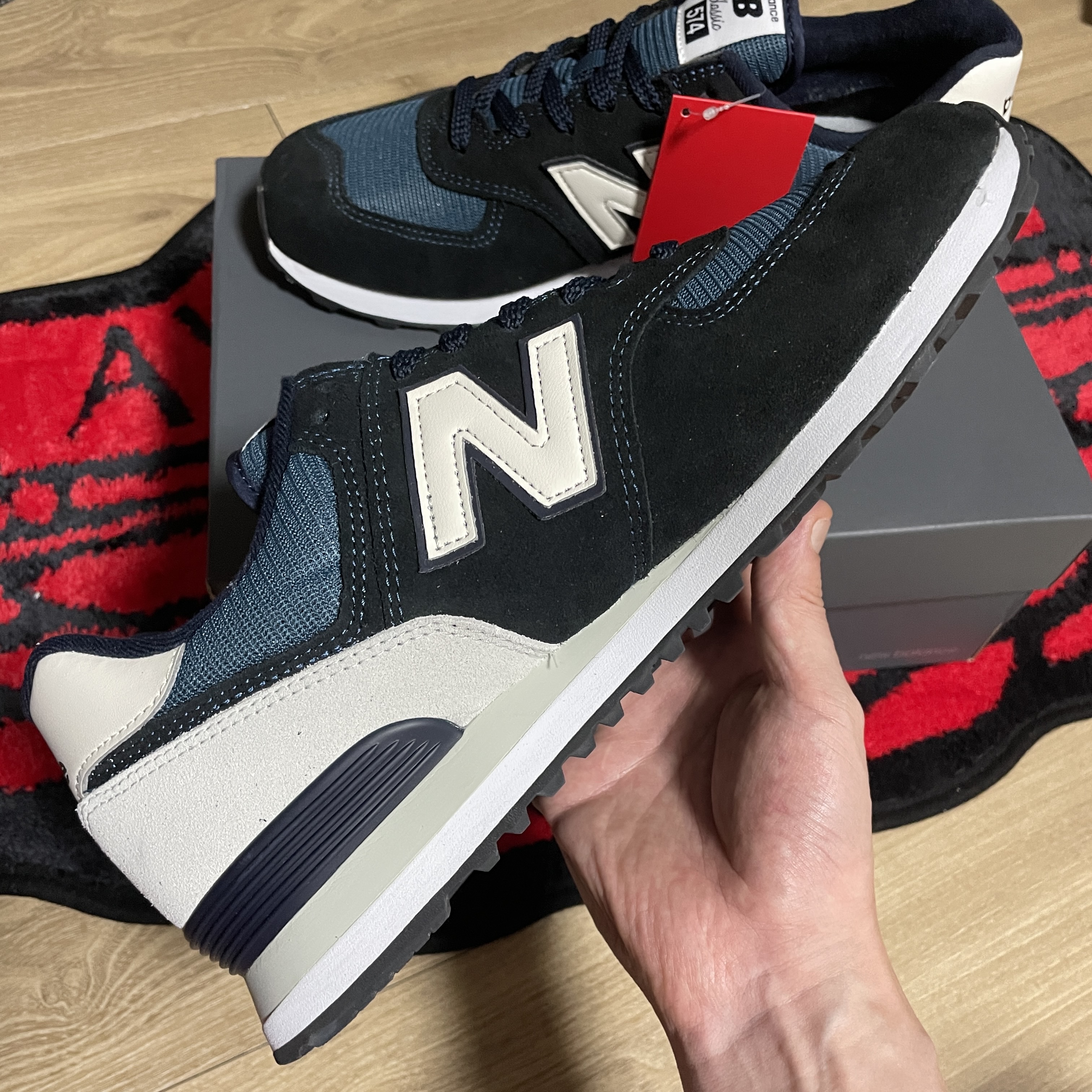 New Balance 574 Classic Navy 착용 스타일 - 3