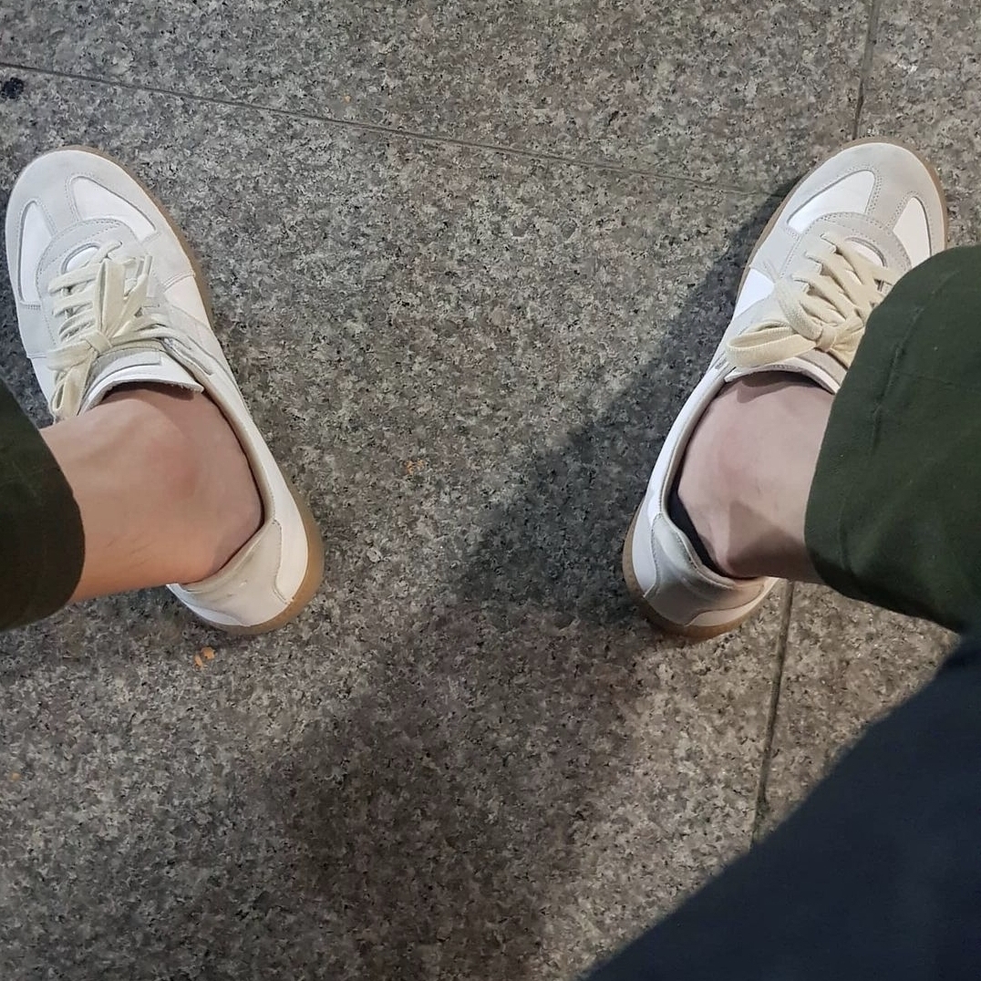 Maison Margiela Calfskin Replica Sneakers 착용 스타일