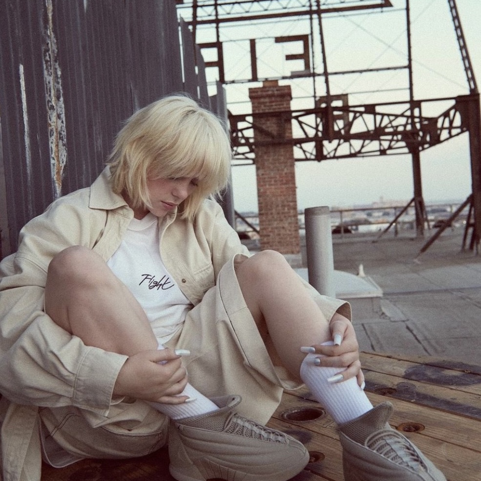 (W) Jordan 15 x Billie Eilish Retro SP Beige 착용 스타일 - 1