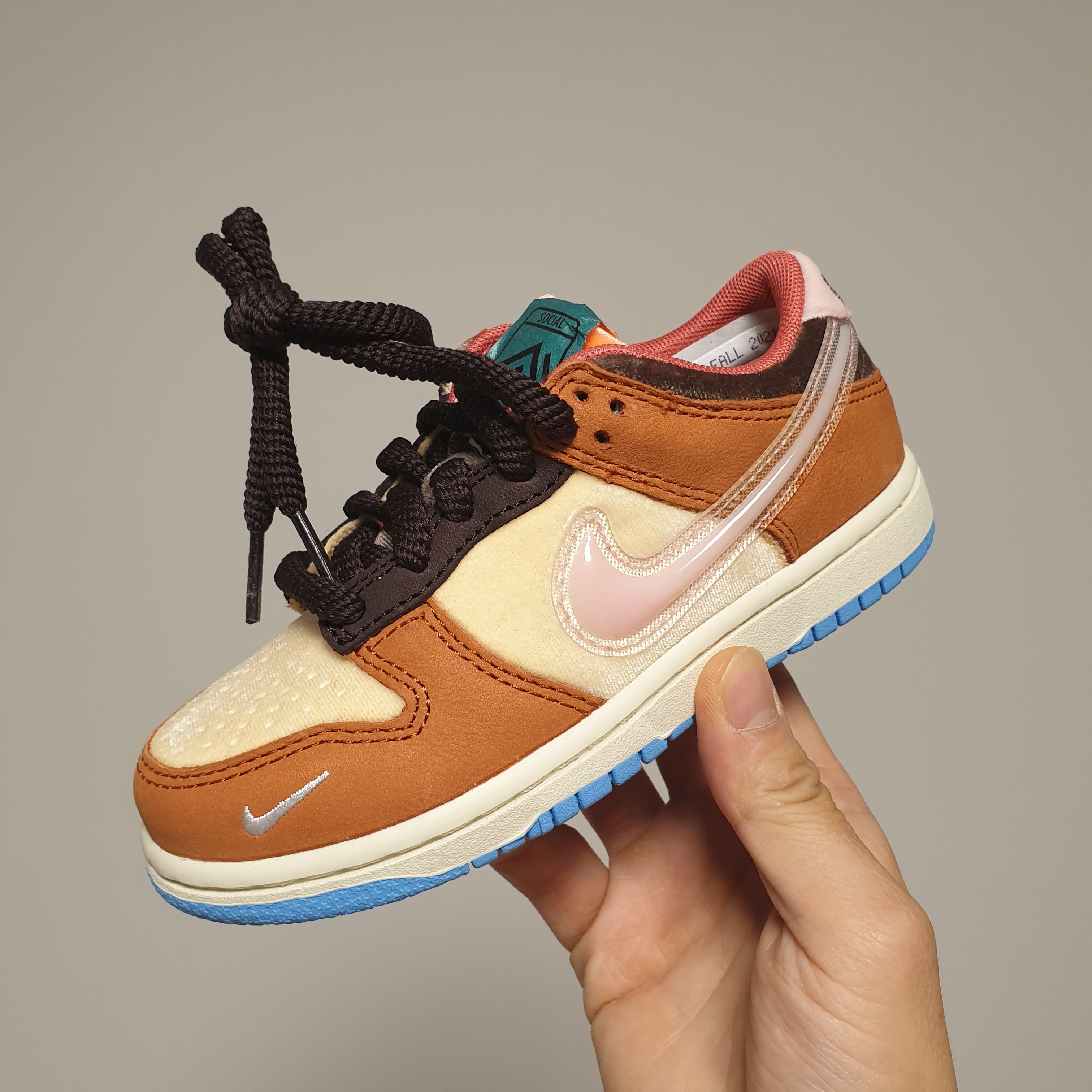 (PS) Nike x Social Status Dunk Low Free Lunch Chocolate Milk 착용 스타일 - 1