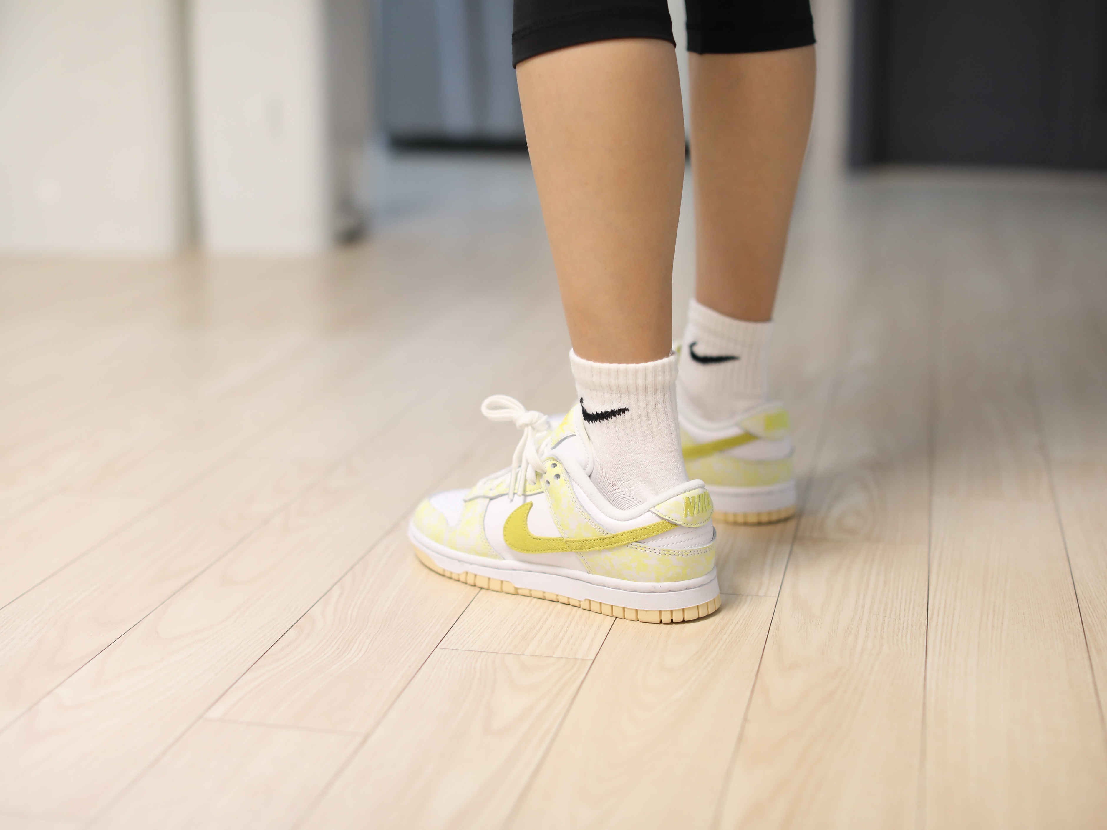 (W) Nike Dunk Low Yellow Strike 착용 스타일 - 2