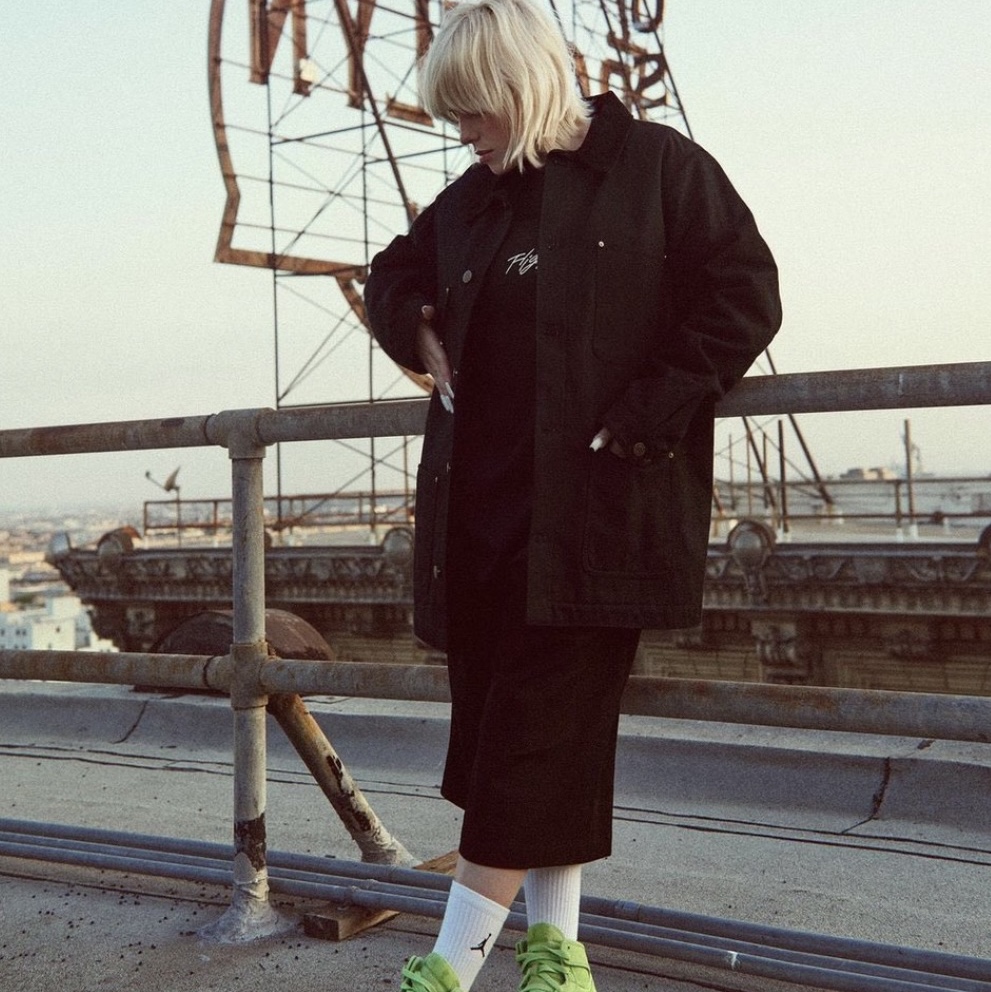 (W) Jordan 15 x Billie Eilish Retro SP Beige 착용 스타일 - 3