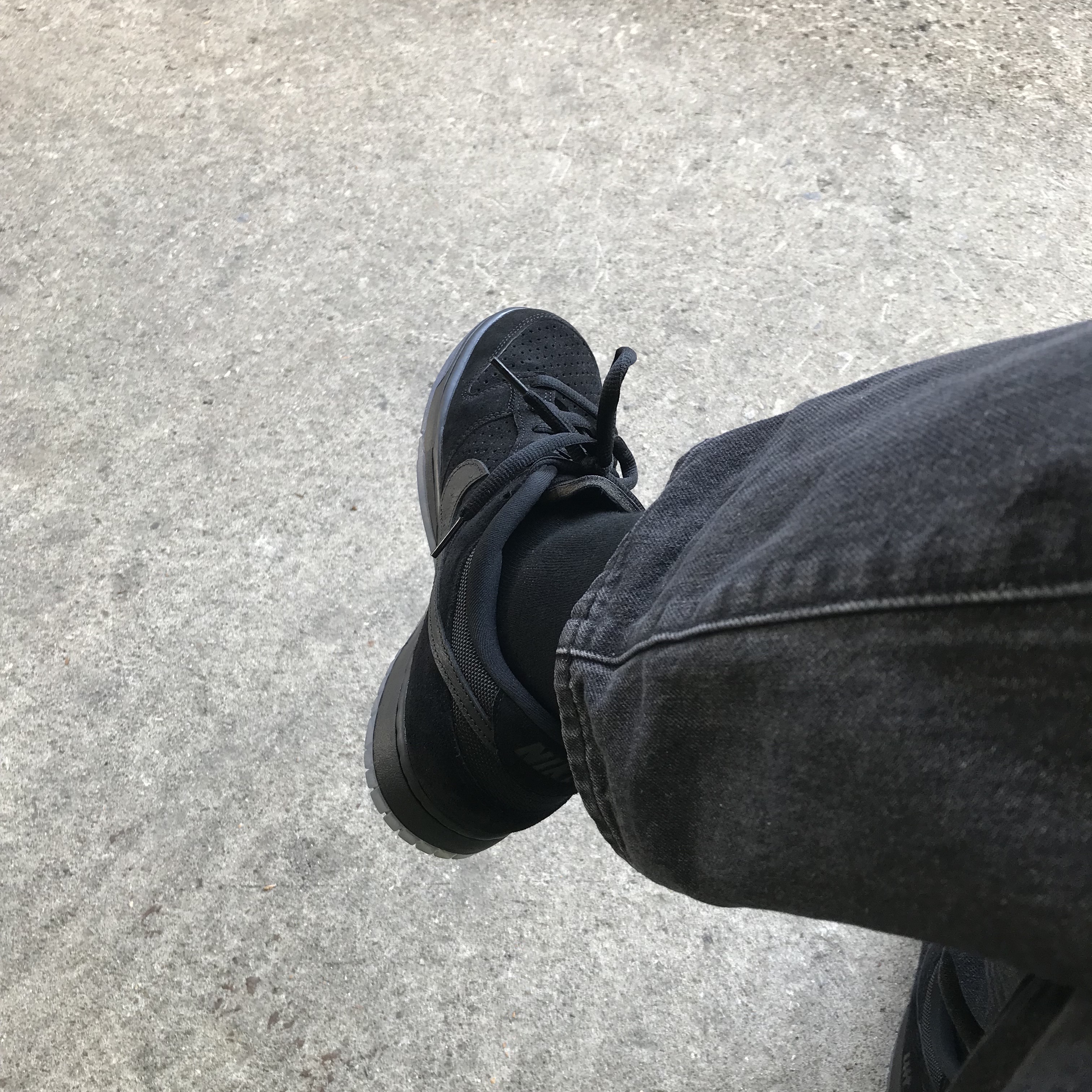 Nike x Undefeated Dunk Low SP 5 On It Black 착용 스타일