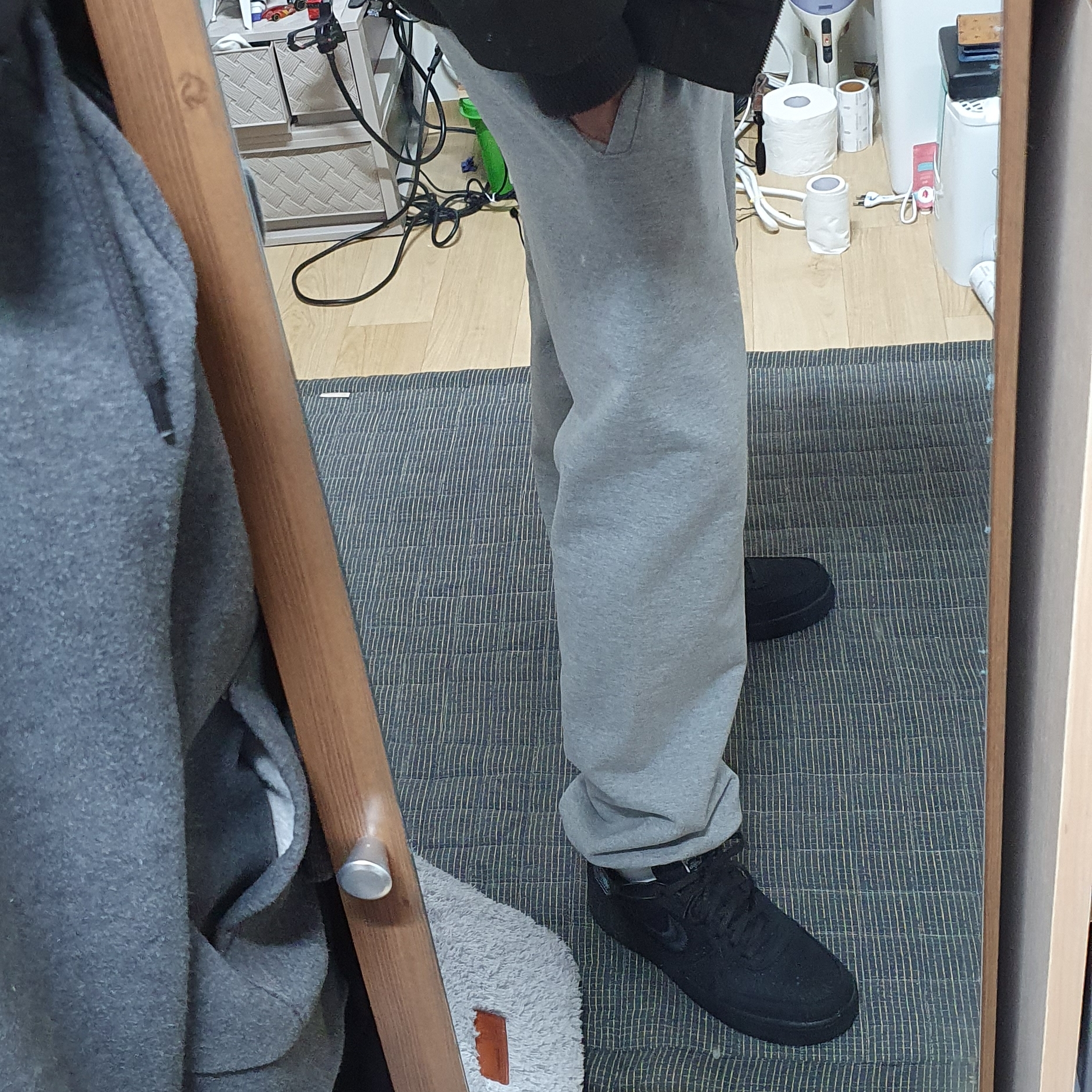 Nike x Stussy Air Force 1 Low Triple Black 착용 스타일
