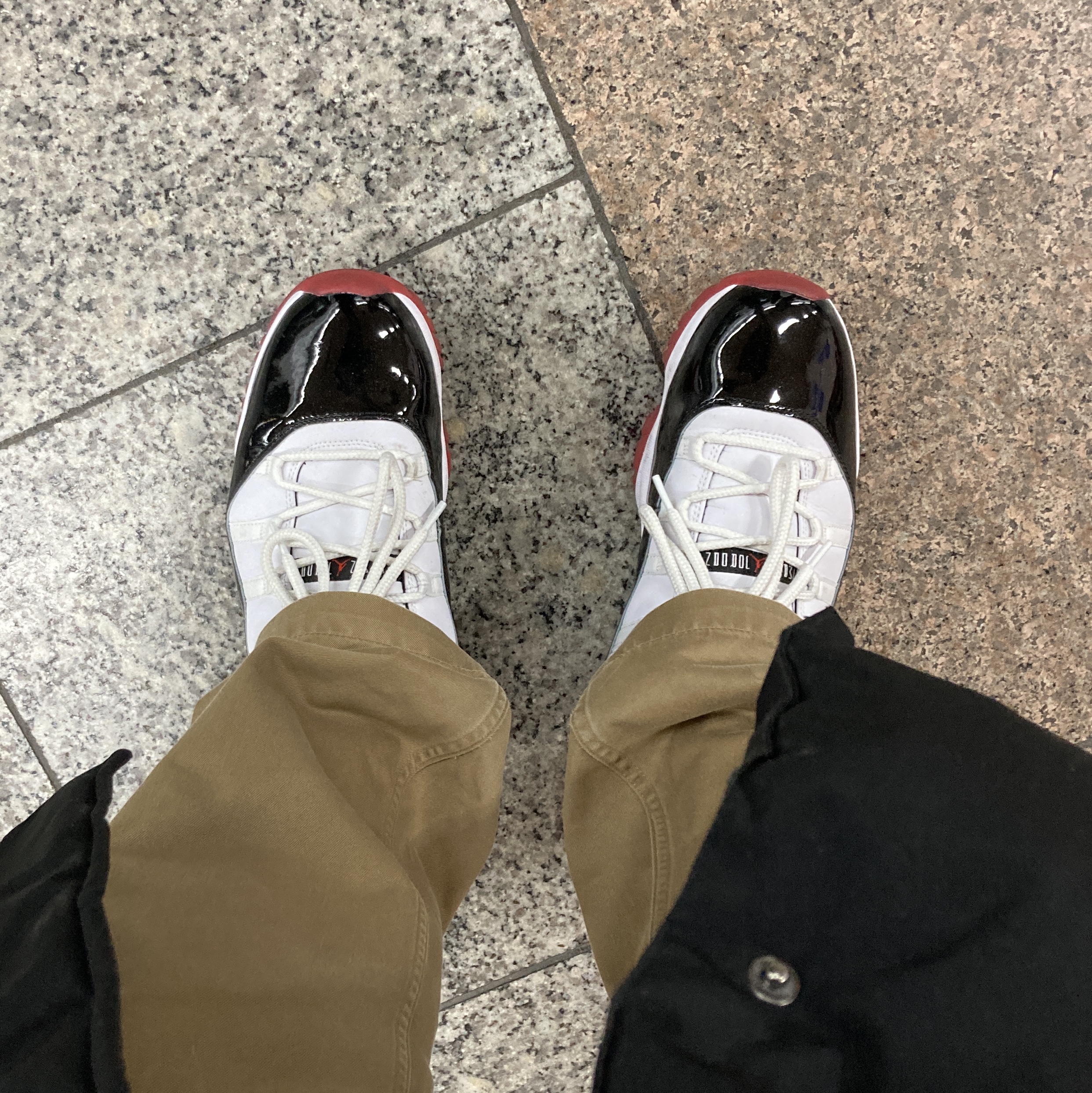 Jordan 11 Retro Low Concord Bred 착용 스타일 - 3