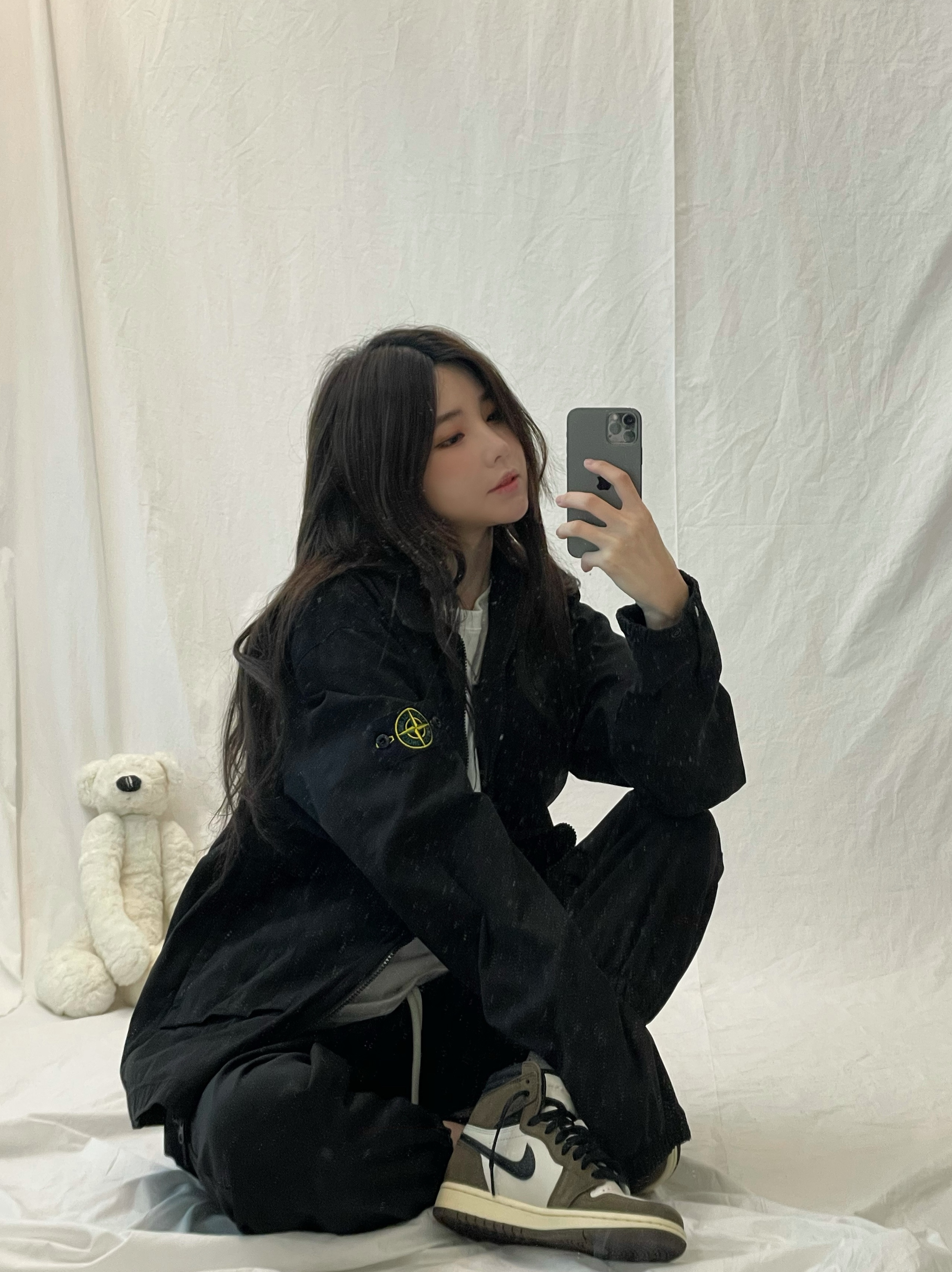 Jordan 1 x Travis Scott Retro High OG SP Mocha 착용 스타일 - 2