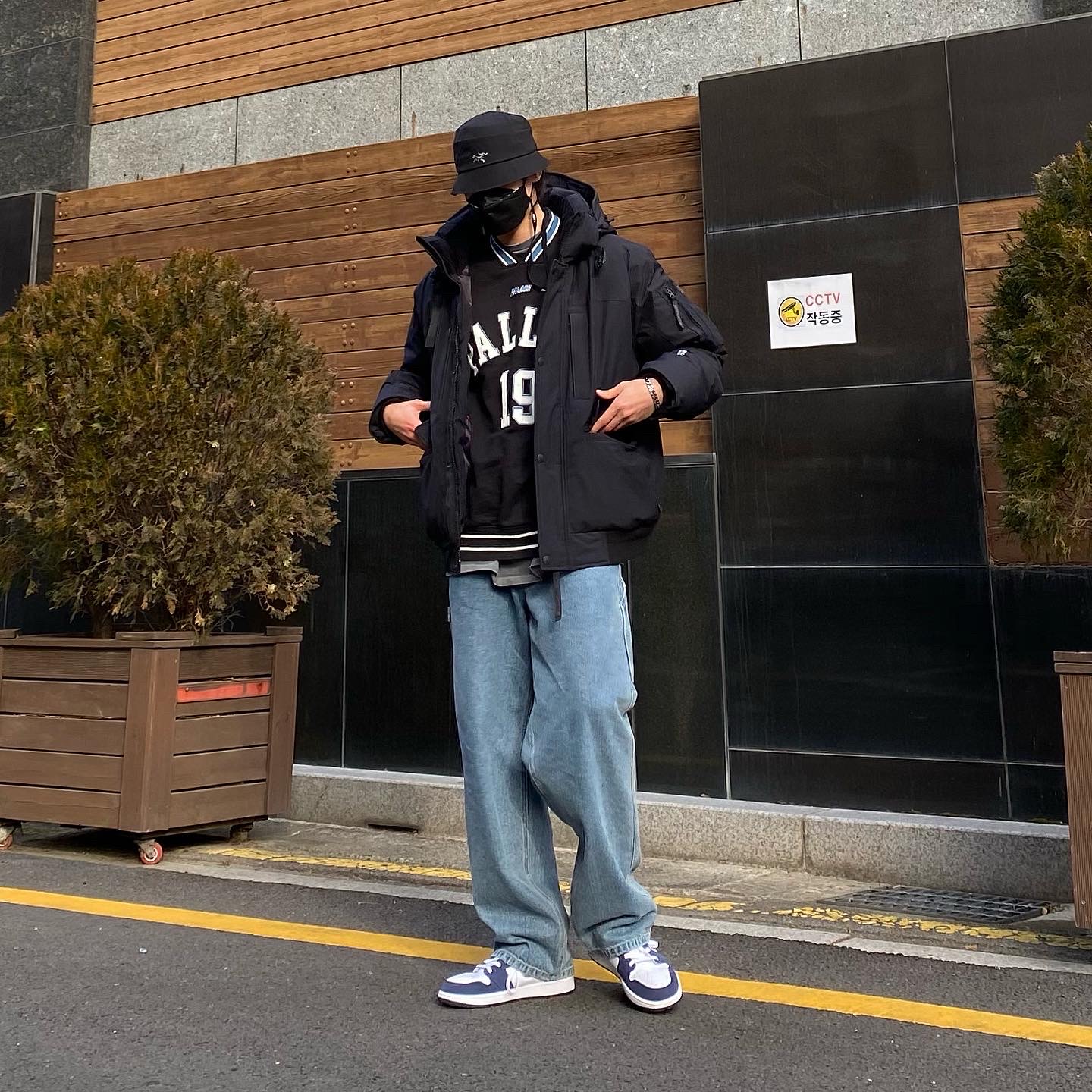 Jordan 1 Retro High OG CO.JP Midnight Navy, Palace x Arc'teryx Sinsolo Hat Black - 20FW 착용 스타일 - 2