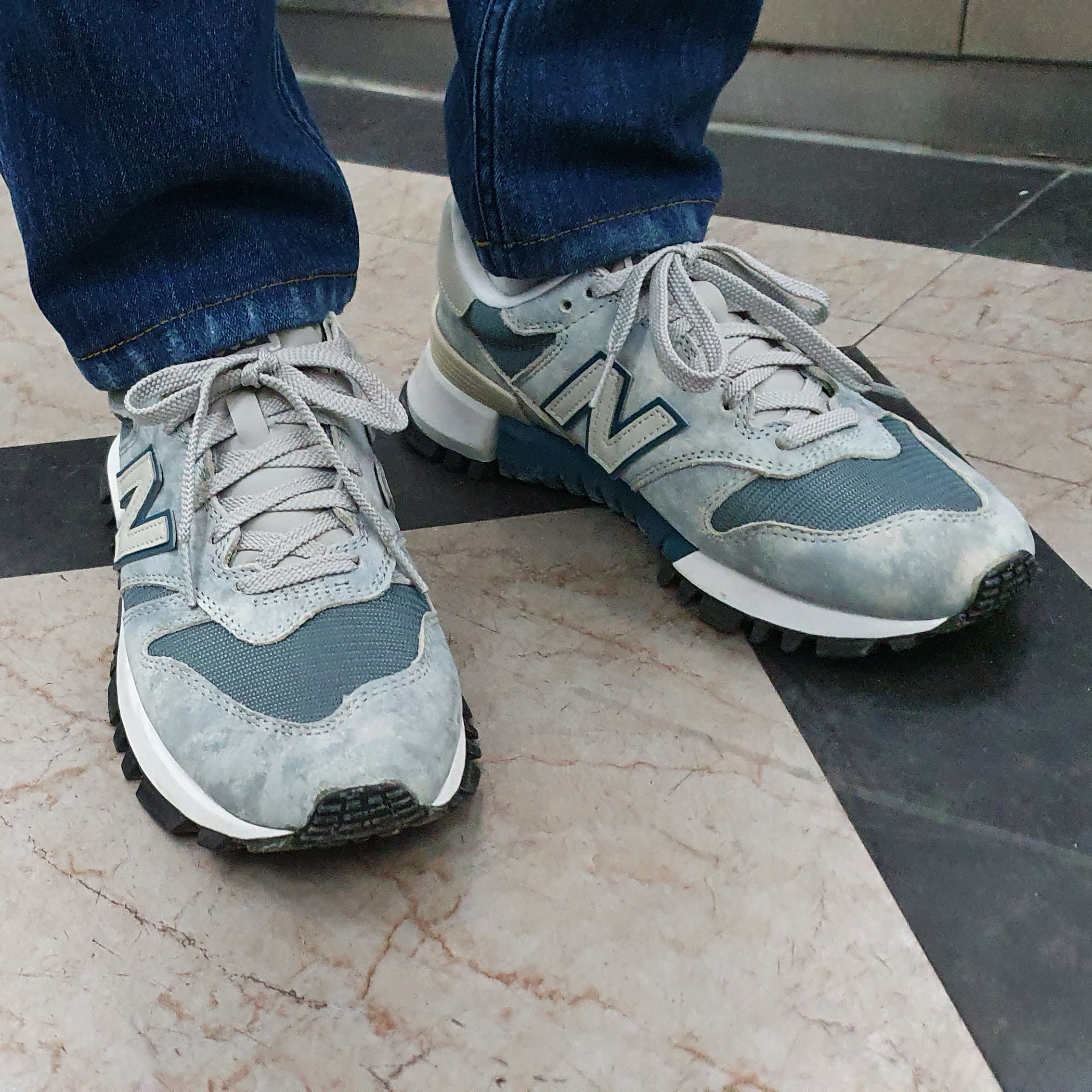 New Balance x Tokyo Design Studio R_C 1300 Grey Blue 착용 스타일