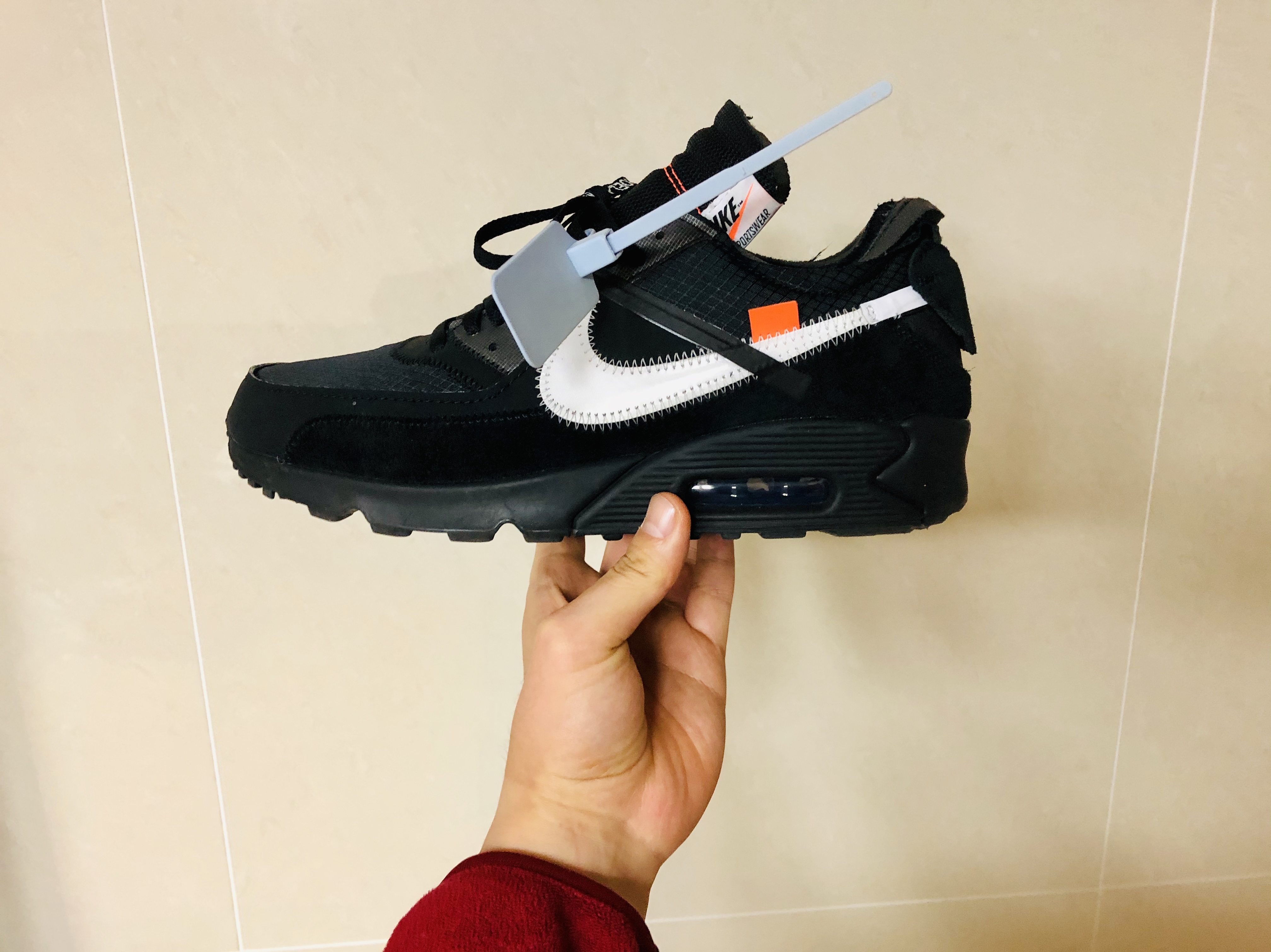 Nike x Off-White Air Max 90 V2 Black White 착용 스타일
