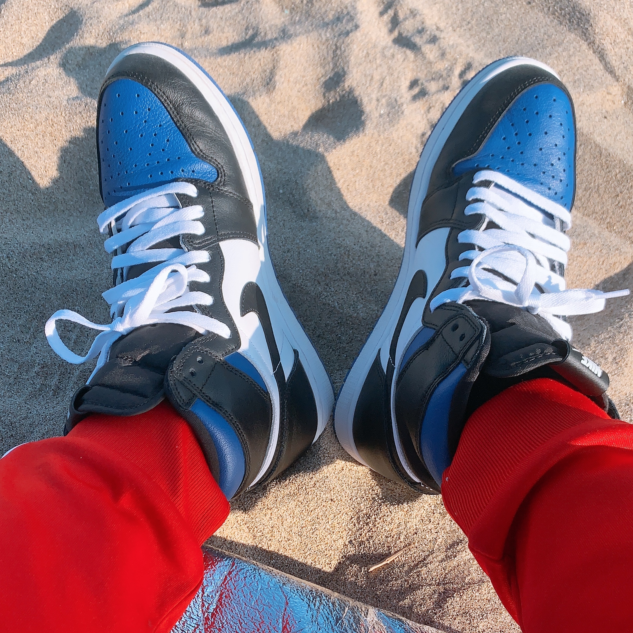 Jordan 1 Retro High OG Royal Toe 착용 스타일 - 2