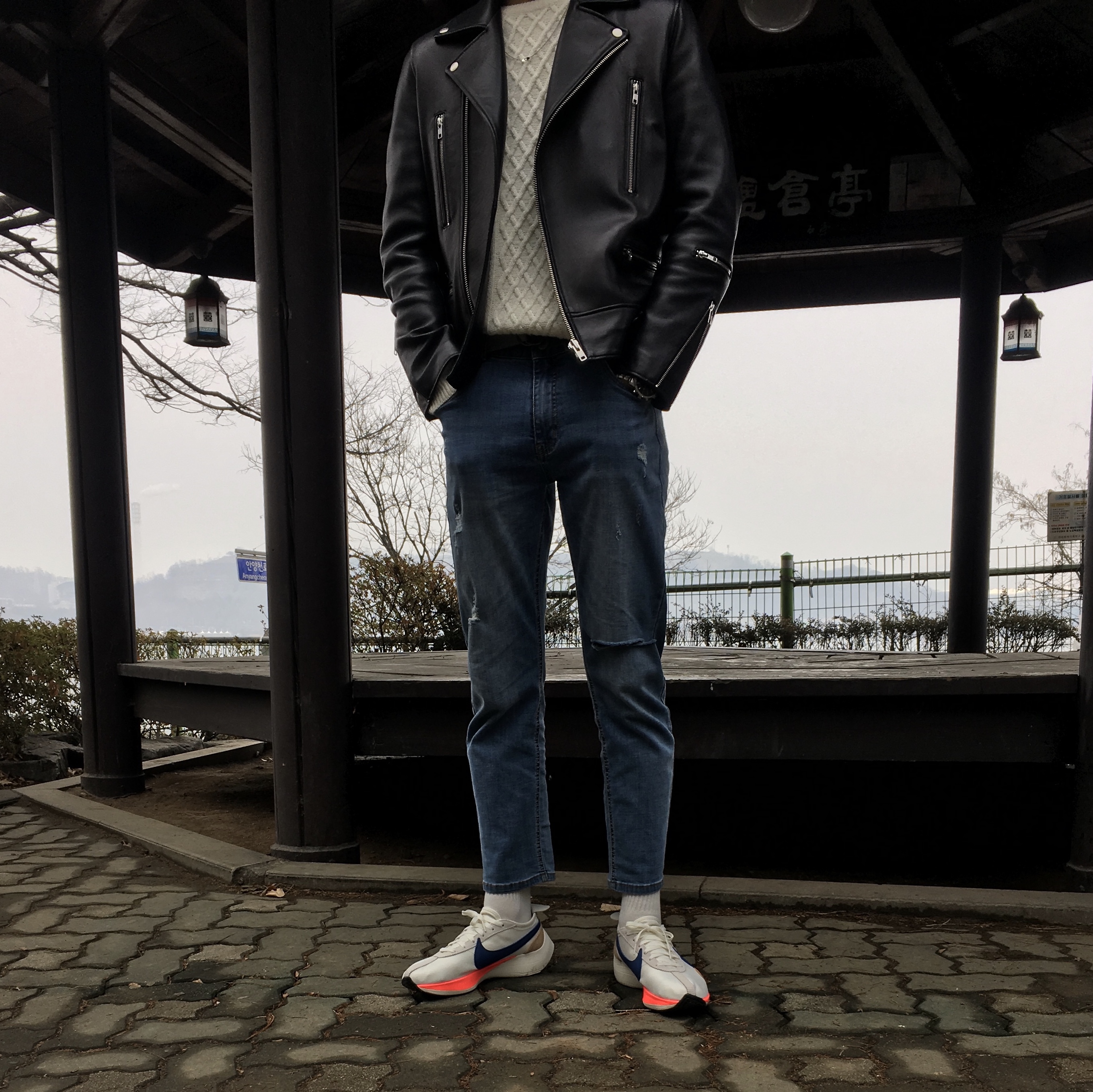 Nike Moon Racer Sail Solar Blue 착용 스타일
