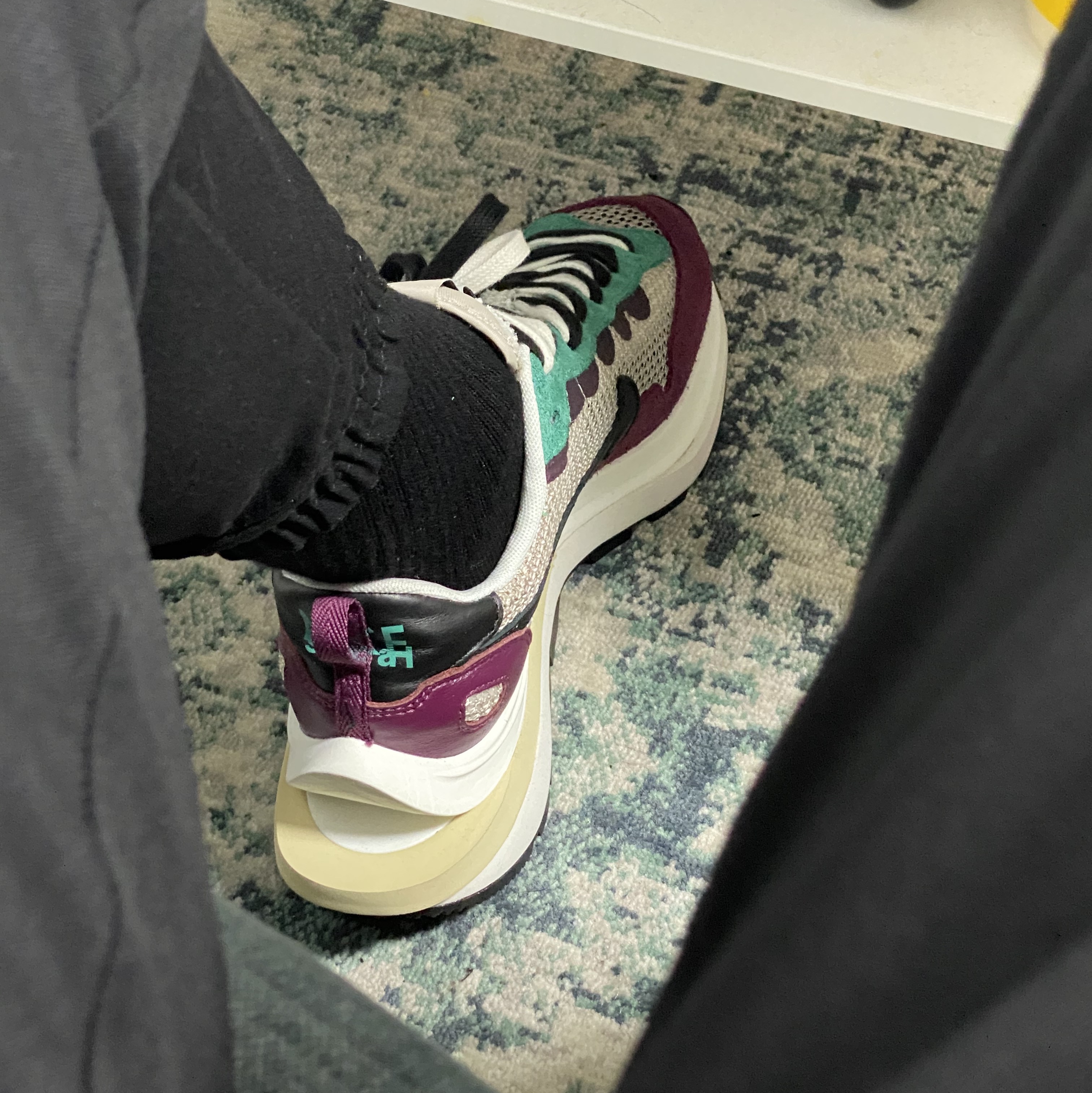 Nike x Sacai VaporWaffle String & Black Villain Red 착용 스타일 - 1