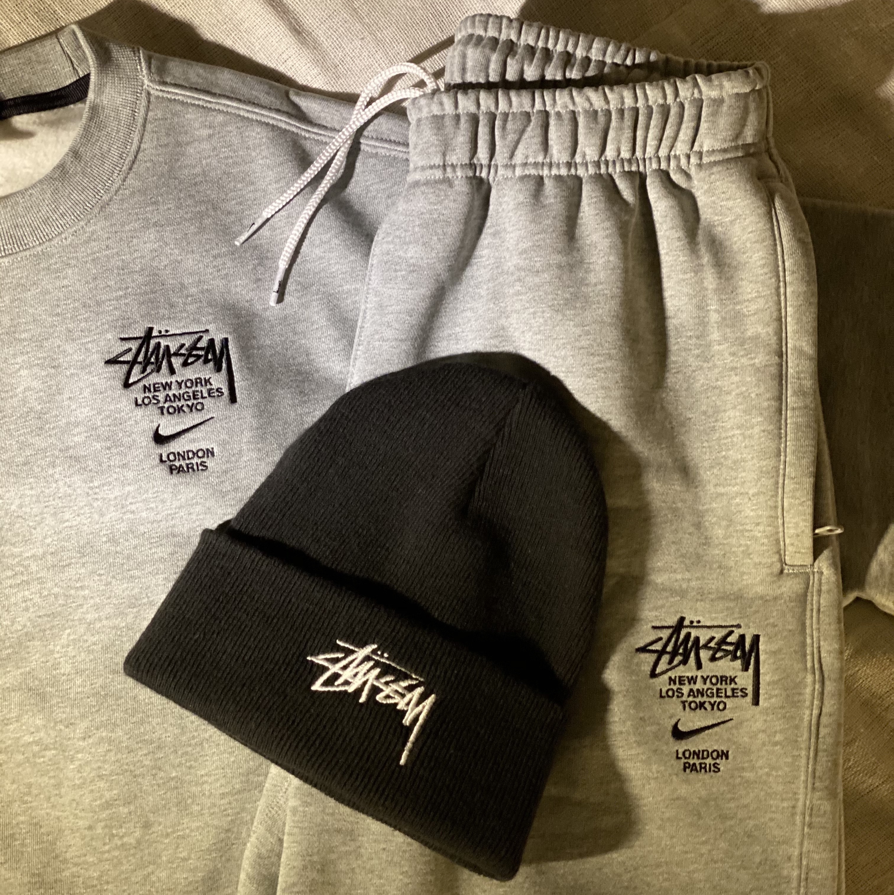Nike x Stussy Air Zoom Spiridon Cage 2 Pure Platinum, Nike x Stussy NRG ZR Fleece Pants Heather Grey - US/EU 착용 스타일 - 4