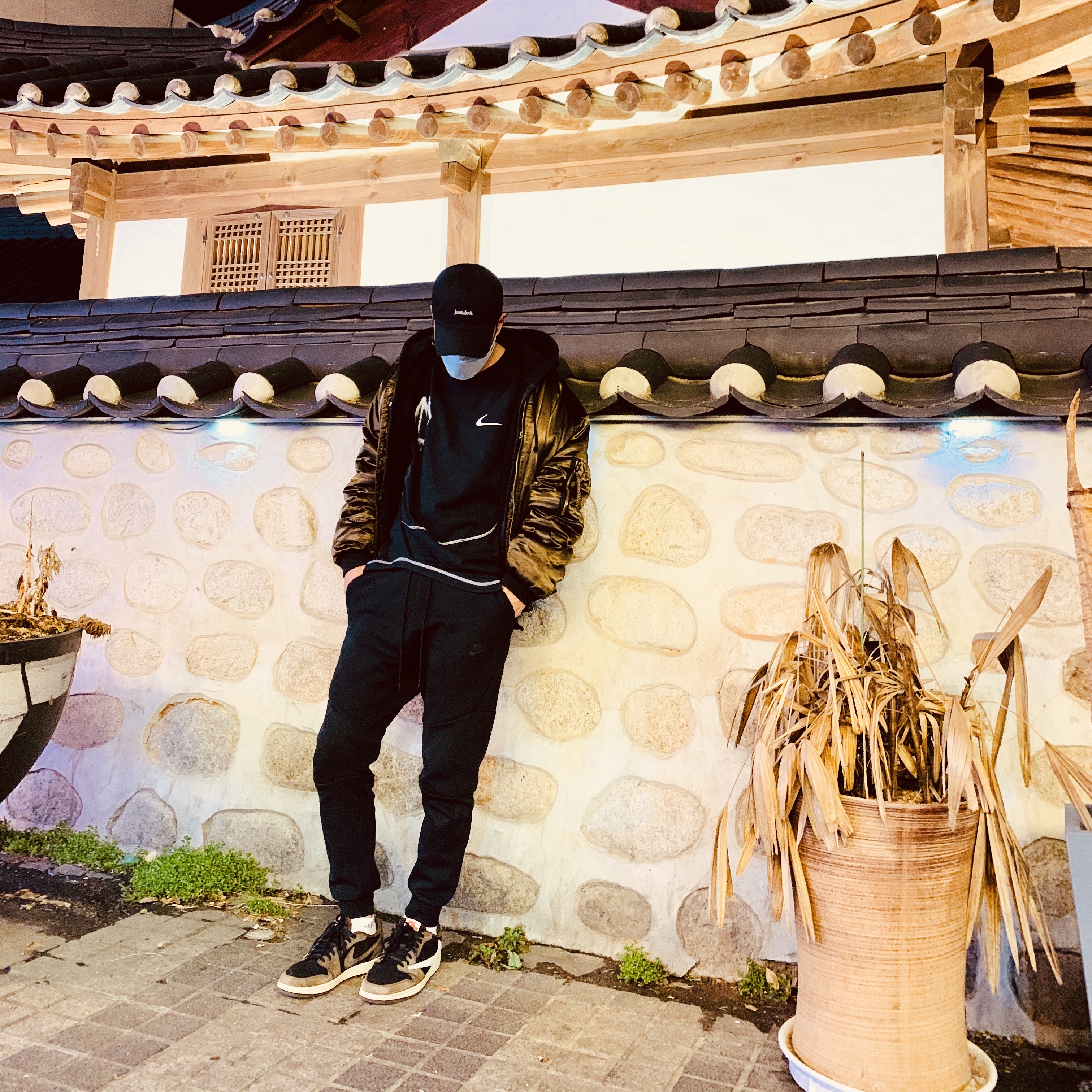 Jordan 1 x Travis Scott Retro Low OG SP Mocha 착용 스타일