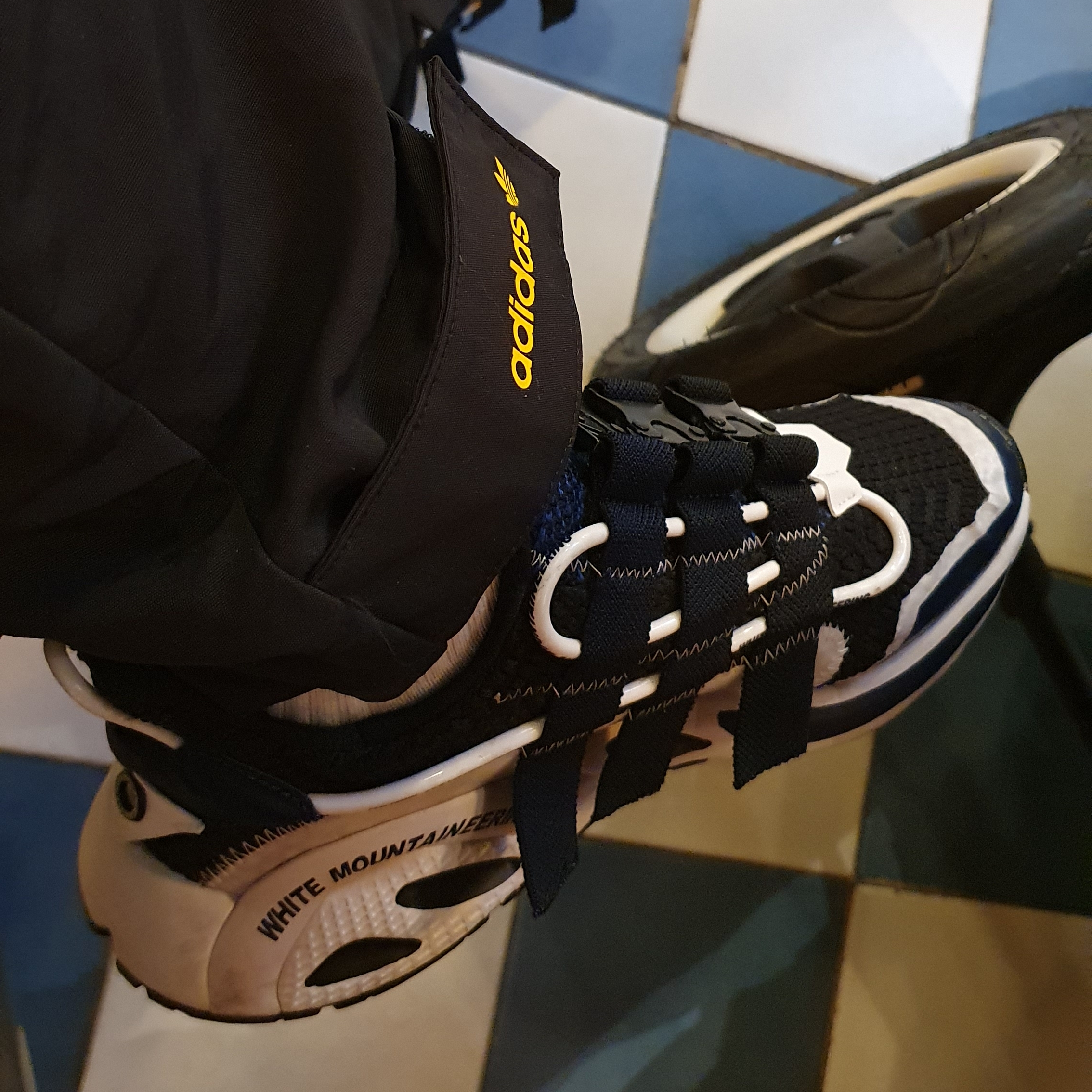 Adidas x White Mountaineering LXCON Navy 착용 스타일 - 1