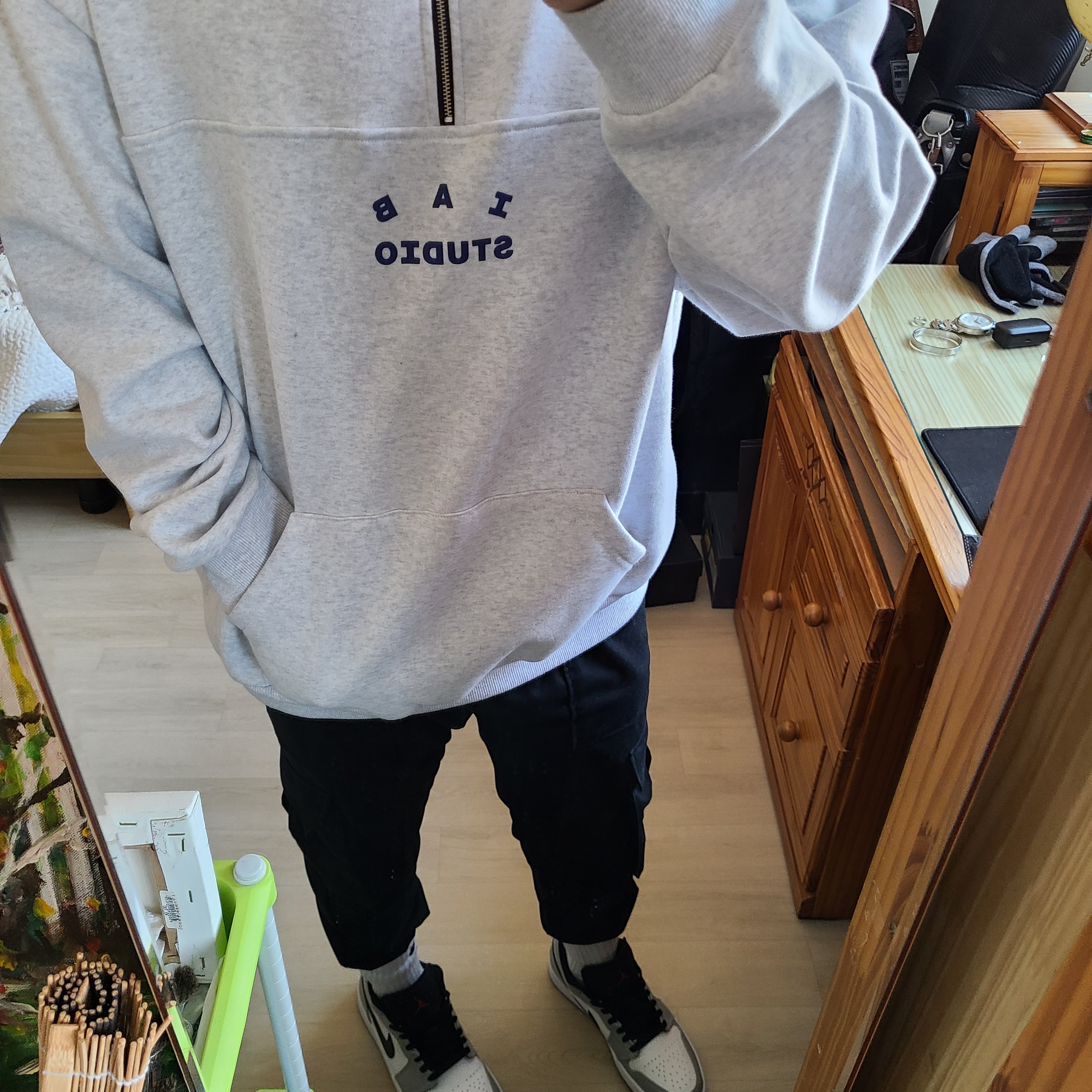 Jordan 1 Low Light Smoke Grey, IAB Studio Half Zip Pullover Light Gray 착용 스타일