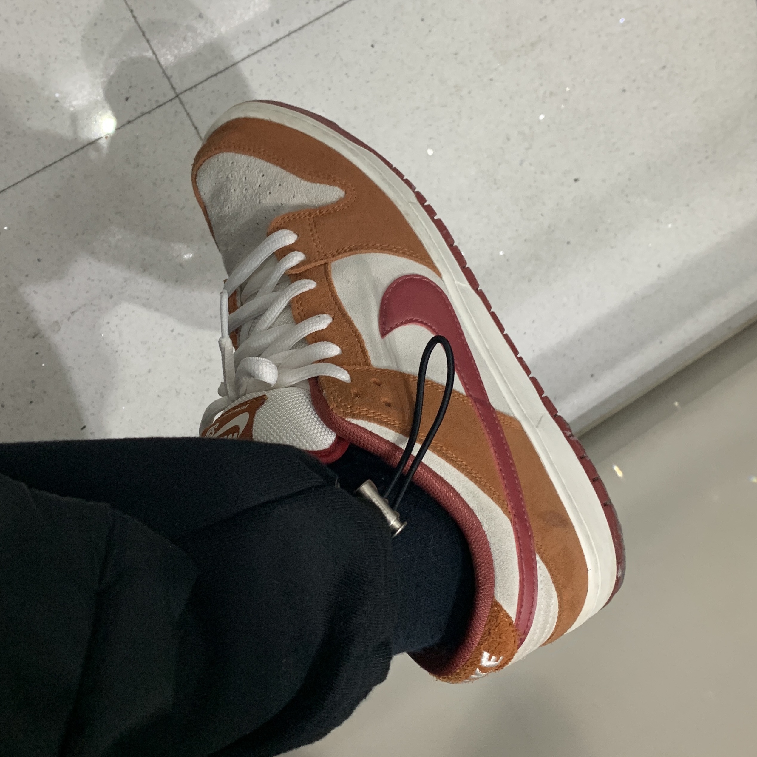 Nike SB Dunk Low Pro Dark Russet 착용 스타일