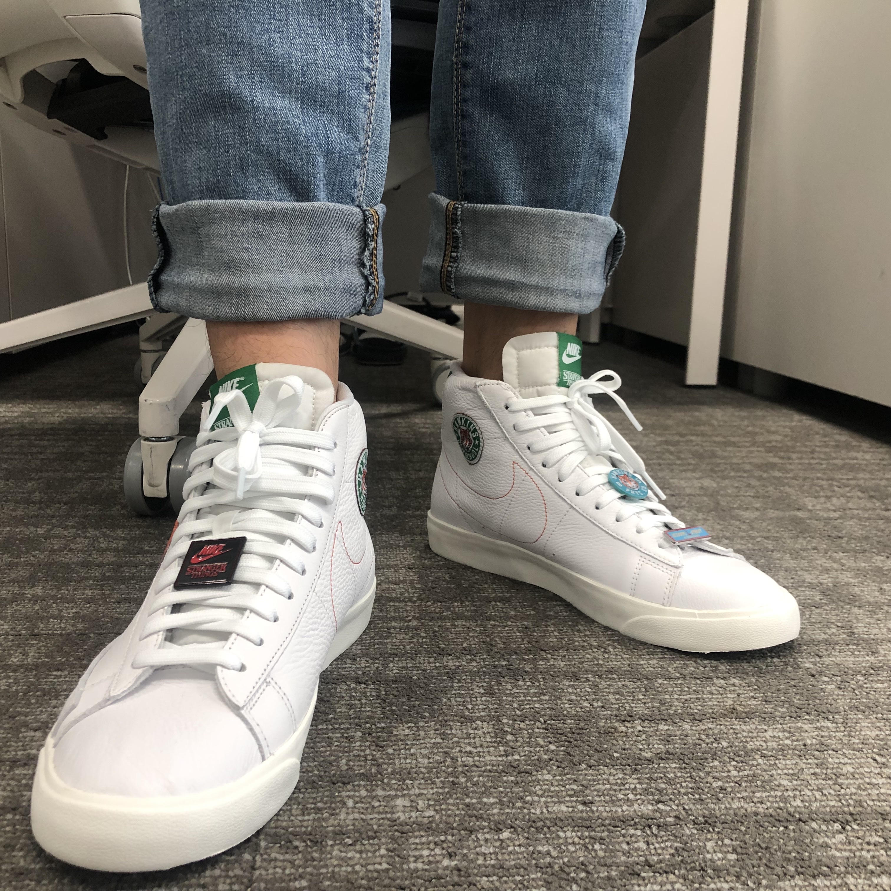 Nike x Stranger Things Blazer Mid Hawkins High School 착용 스타일 - 2