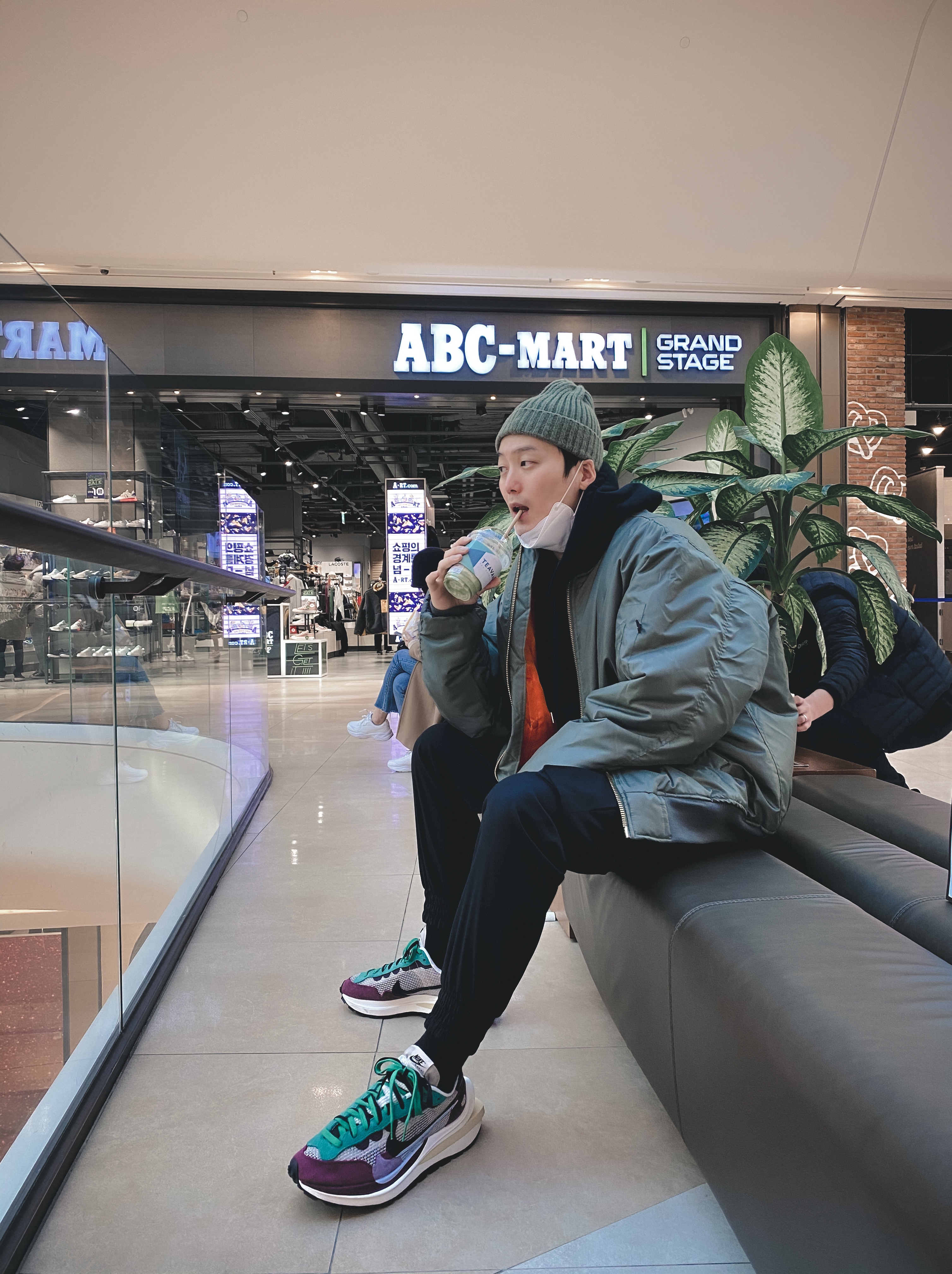Nike x Sacai VaporWaffle String & Black Villain Red 착용 스타일