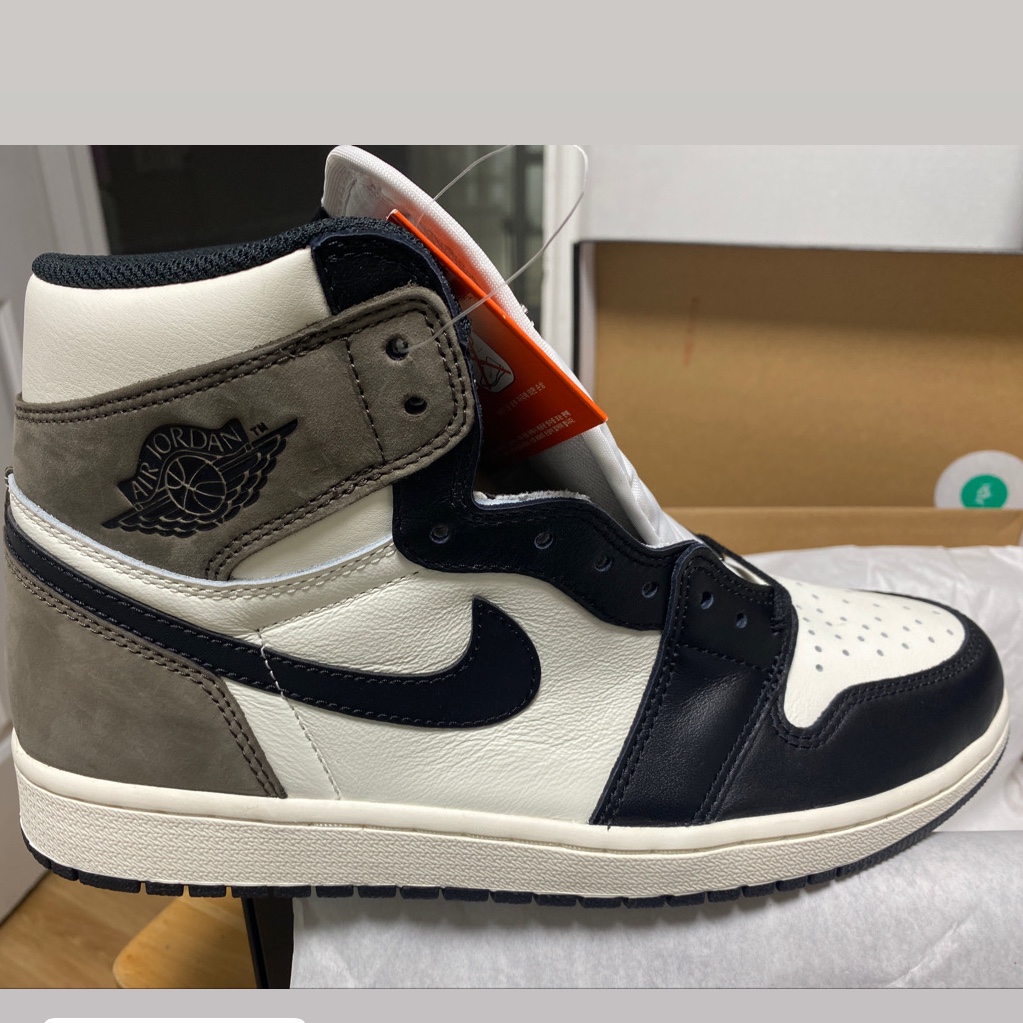 Jordan 1 Retro High OG Black Mocha 착용 스타일