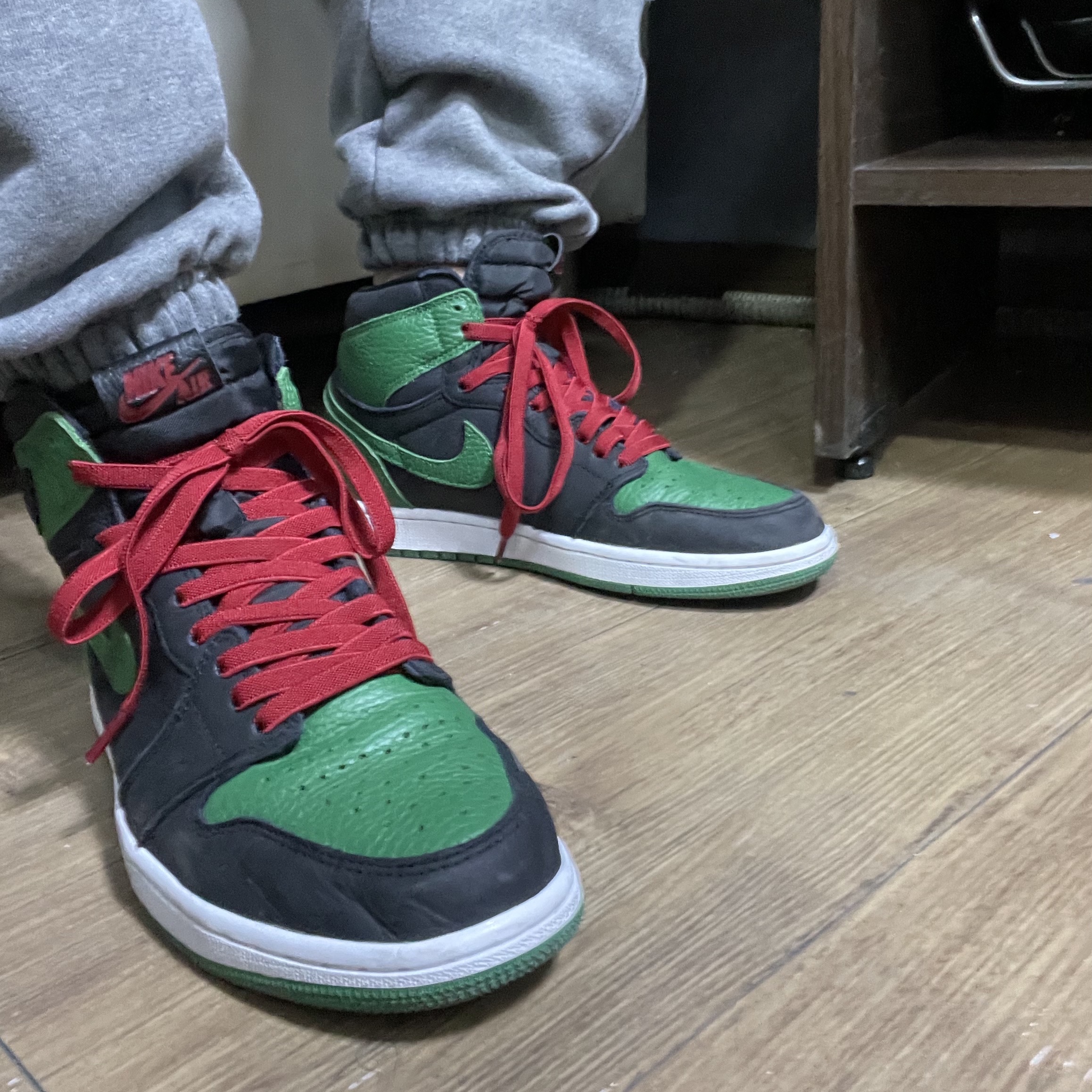 Jordan 1 Retro High OG Pine Green Black 착용 스타일