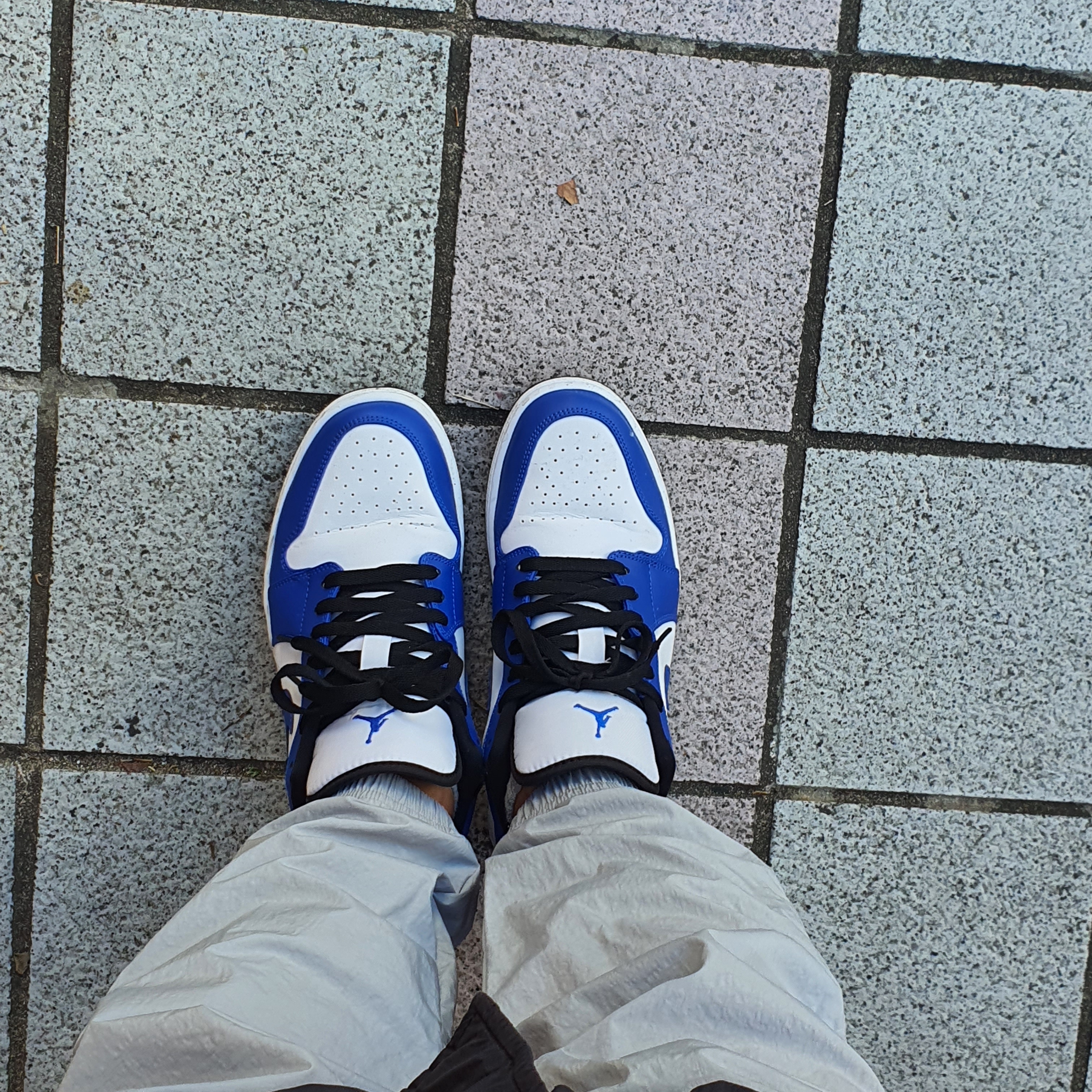 Jordan 1 Low Hyper Royal 착용 스타일