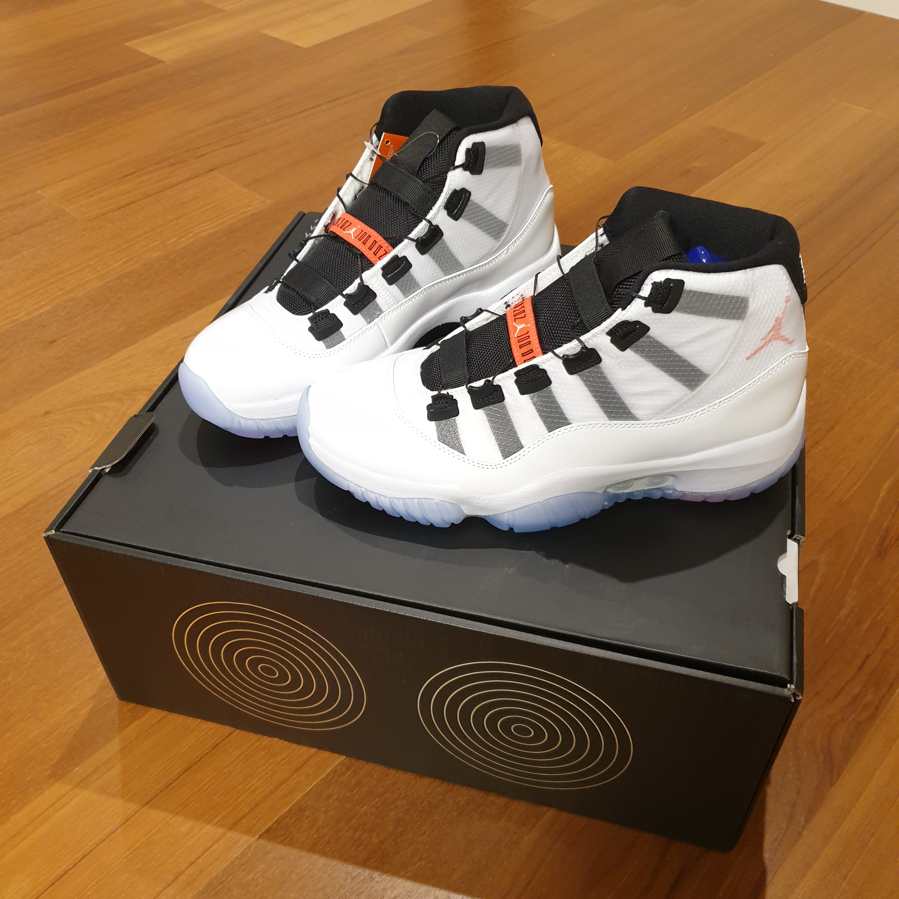 Jordan 11 Adapt (KR Charger) 착용 스타일 - 1