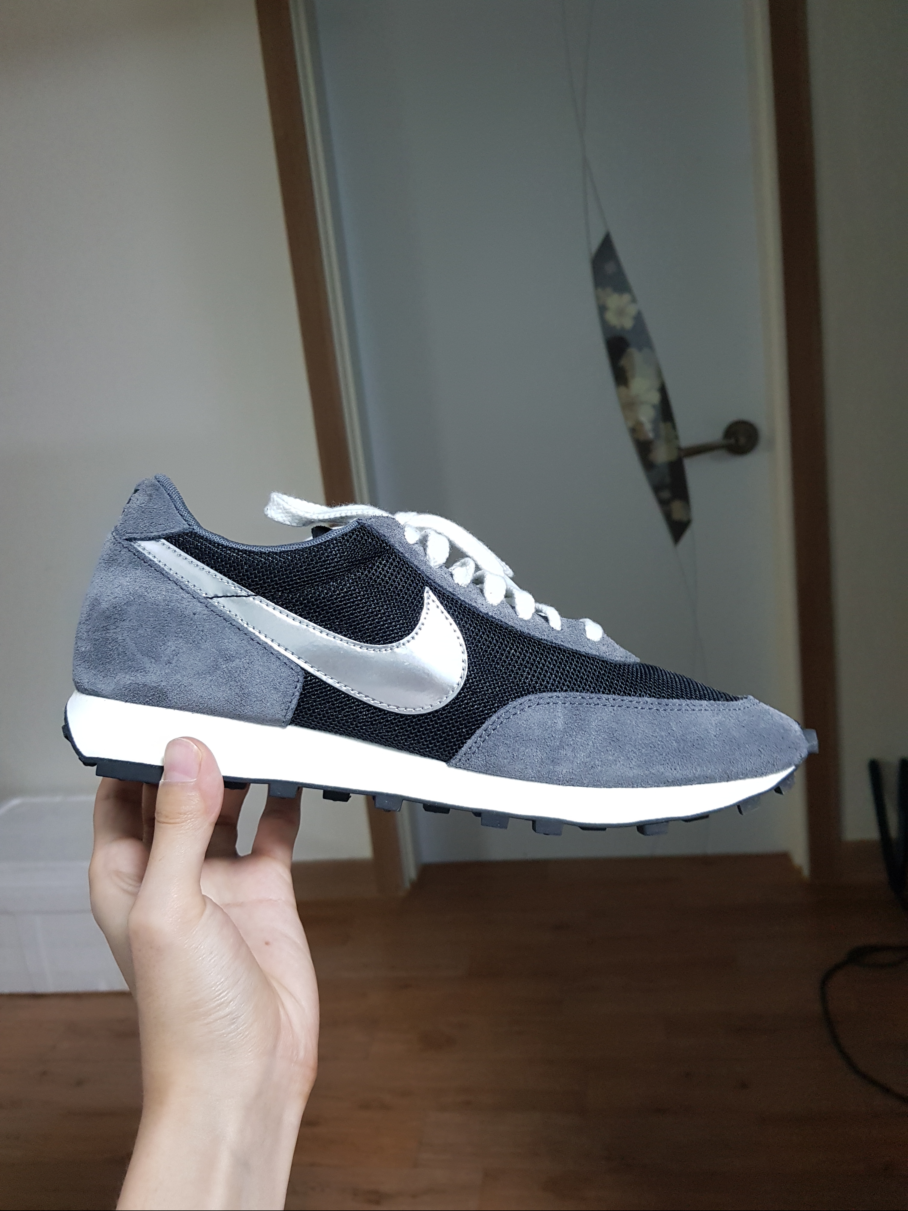 Nike Daybreak SP Black Metallic Silver 착용 스타일 - 2