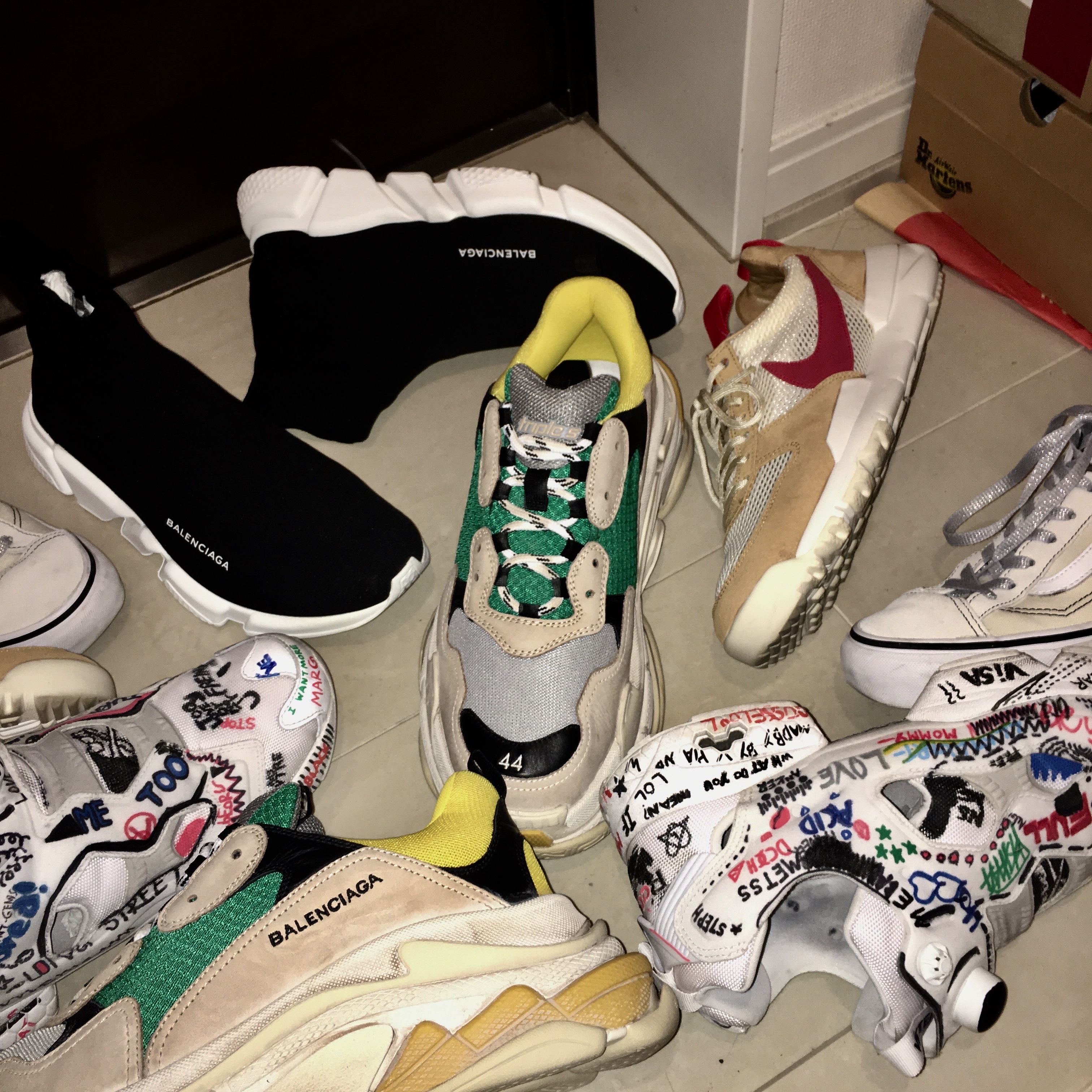 Balenciaga Triple S Yellow Green, Gucci Rhyton Leather Sneakers Logo 착용 스타일 - 5