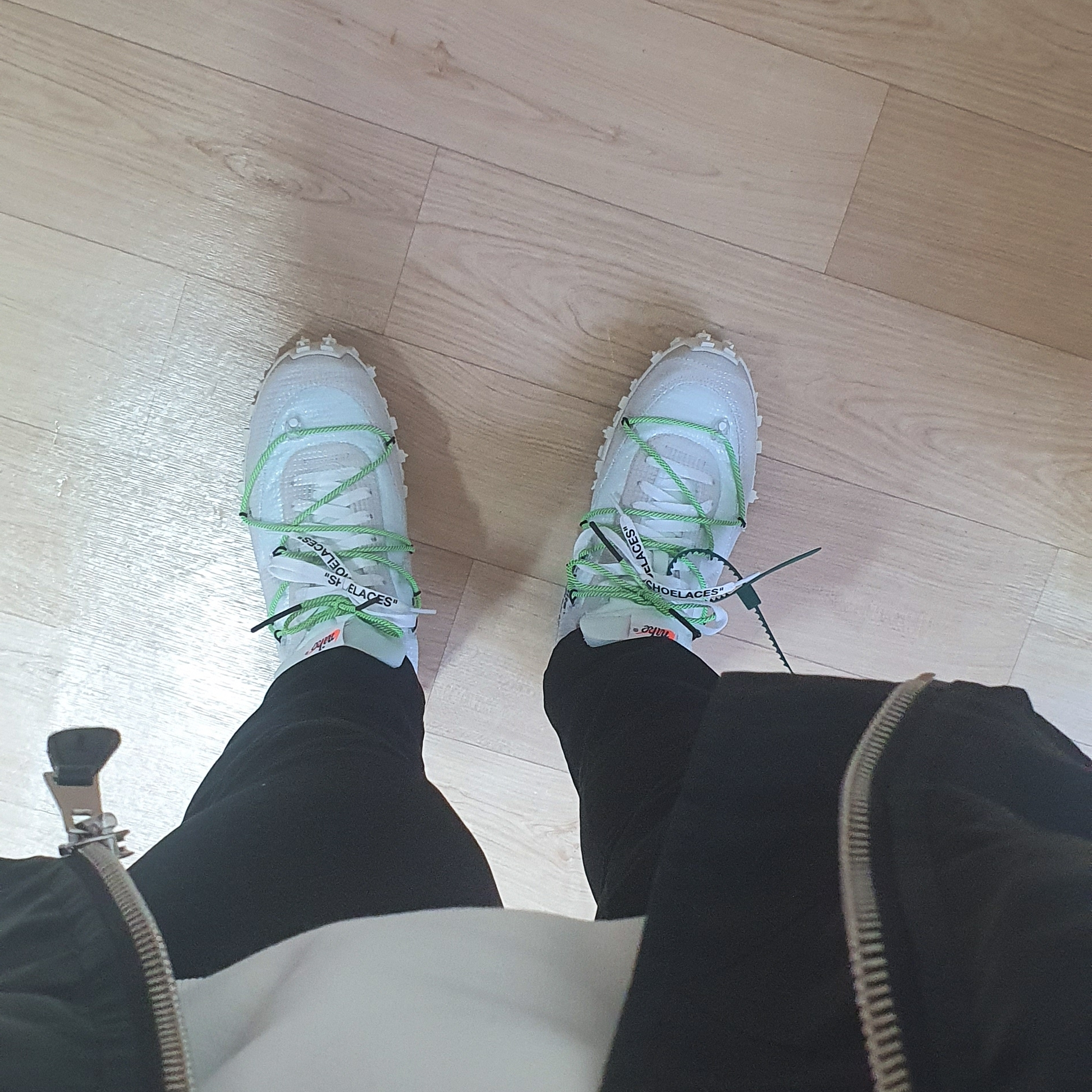 (W) Nike x Off-White Waffle Racer White 착용 스타일