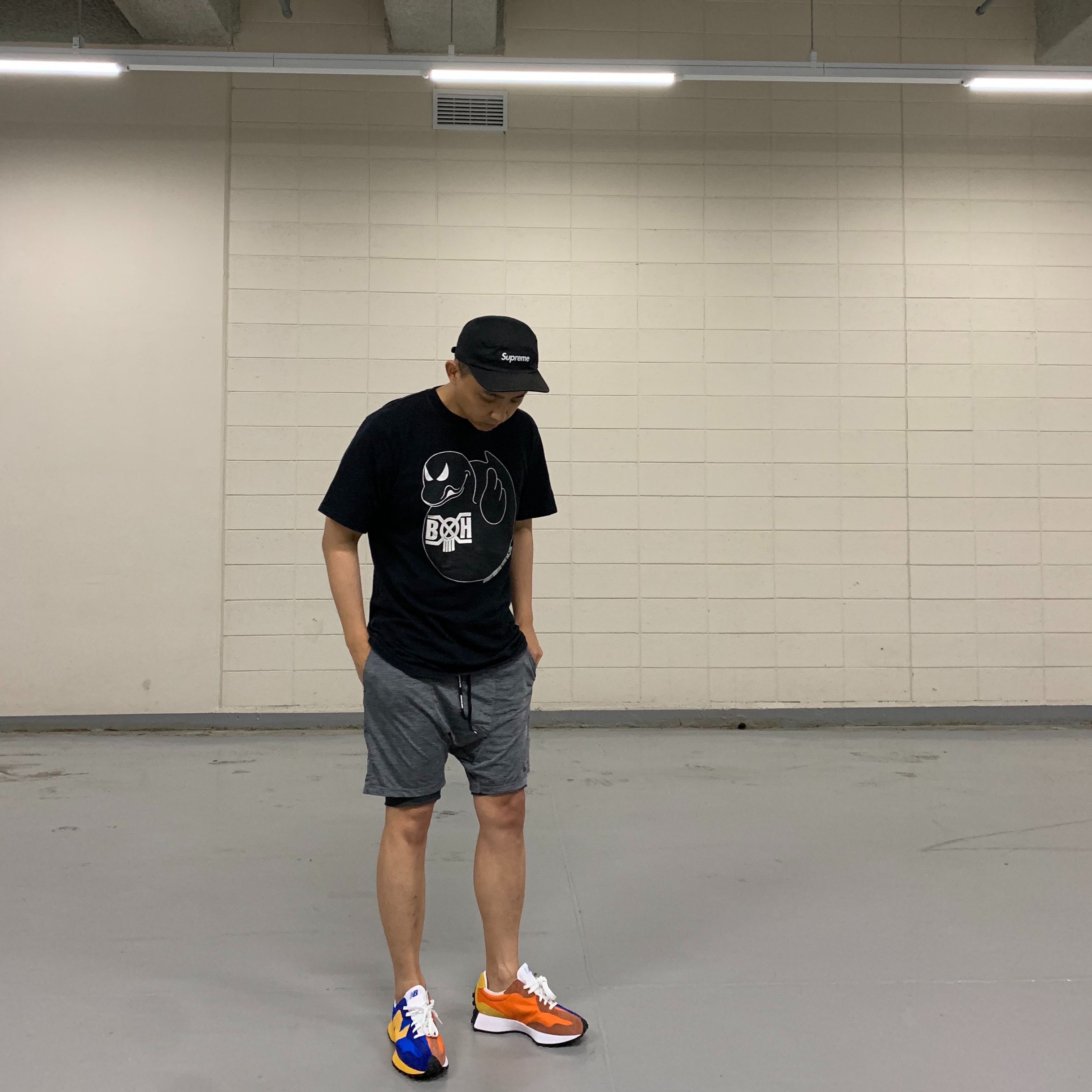 New Balance 327 Blue Orange 착용 스타일