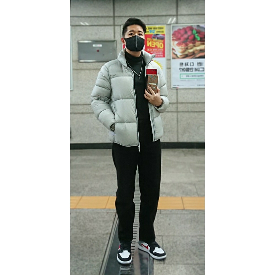 Jordan 1 High FlyEase Black Particle Grey Gym Red 착용 스타일