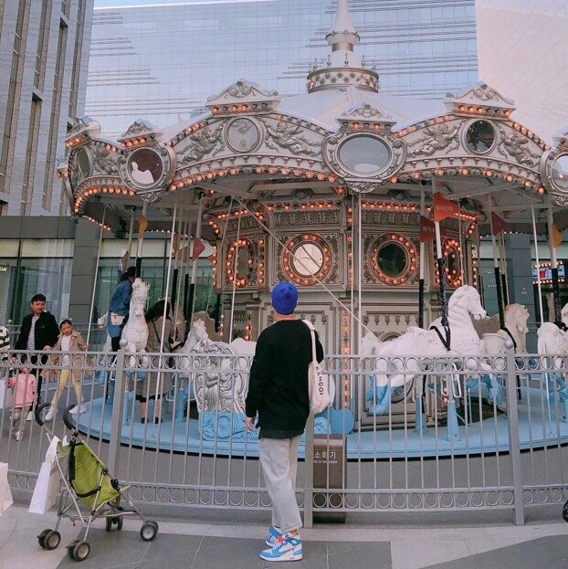 Jordan 1 x Off-White Retro High University Blue 착용 스타일